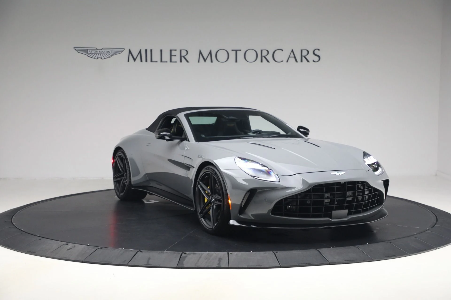 mph022_3002433790_New_2026_Aston_Martin_Vantage_Roadster_1790027458_7977ce2506
