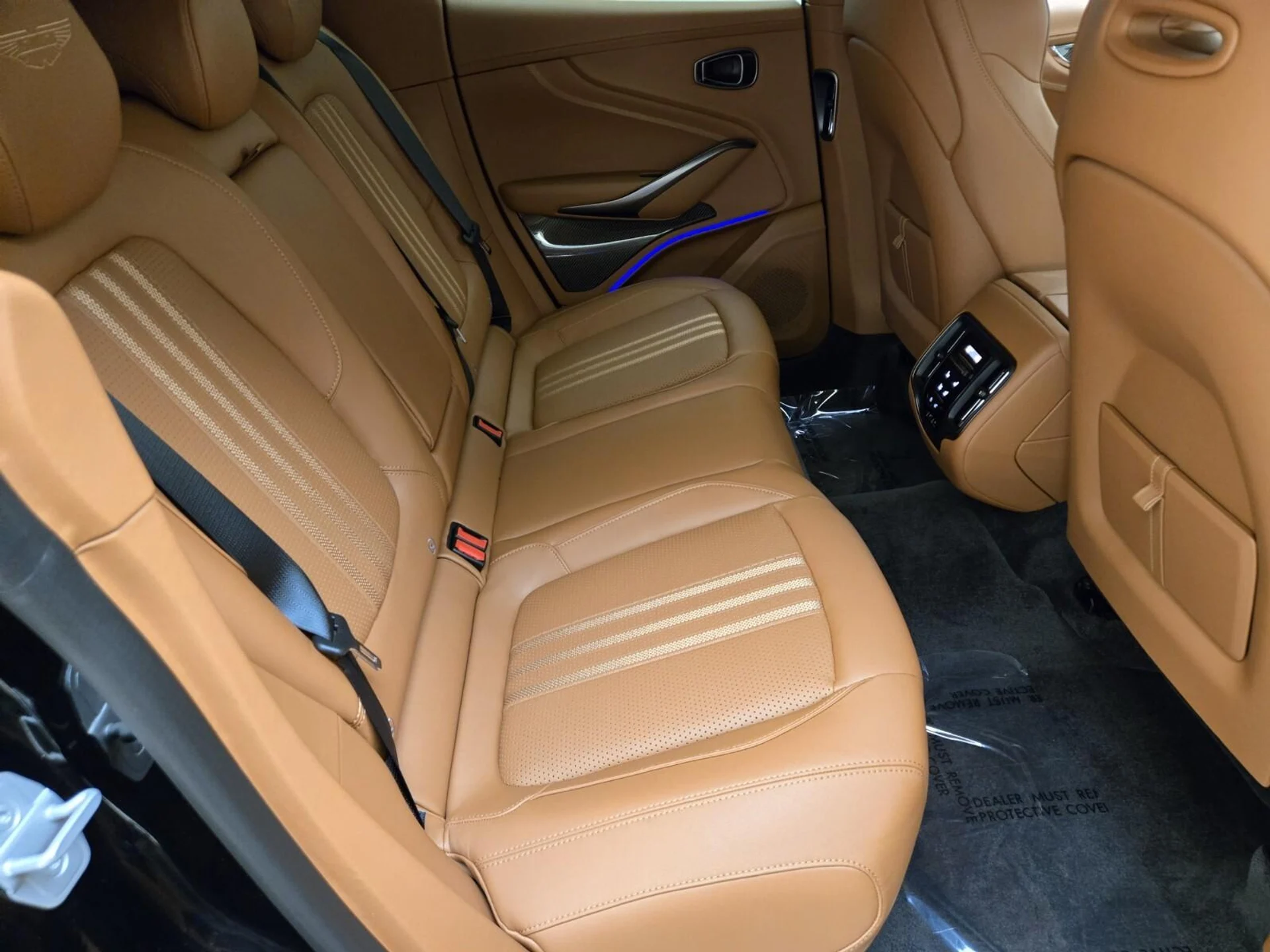 mph022_3003285202_New_2026_Aston_Martin_DBX_707_1761716900_83f9158c0c