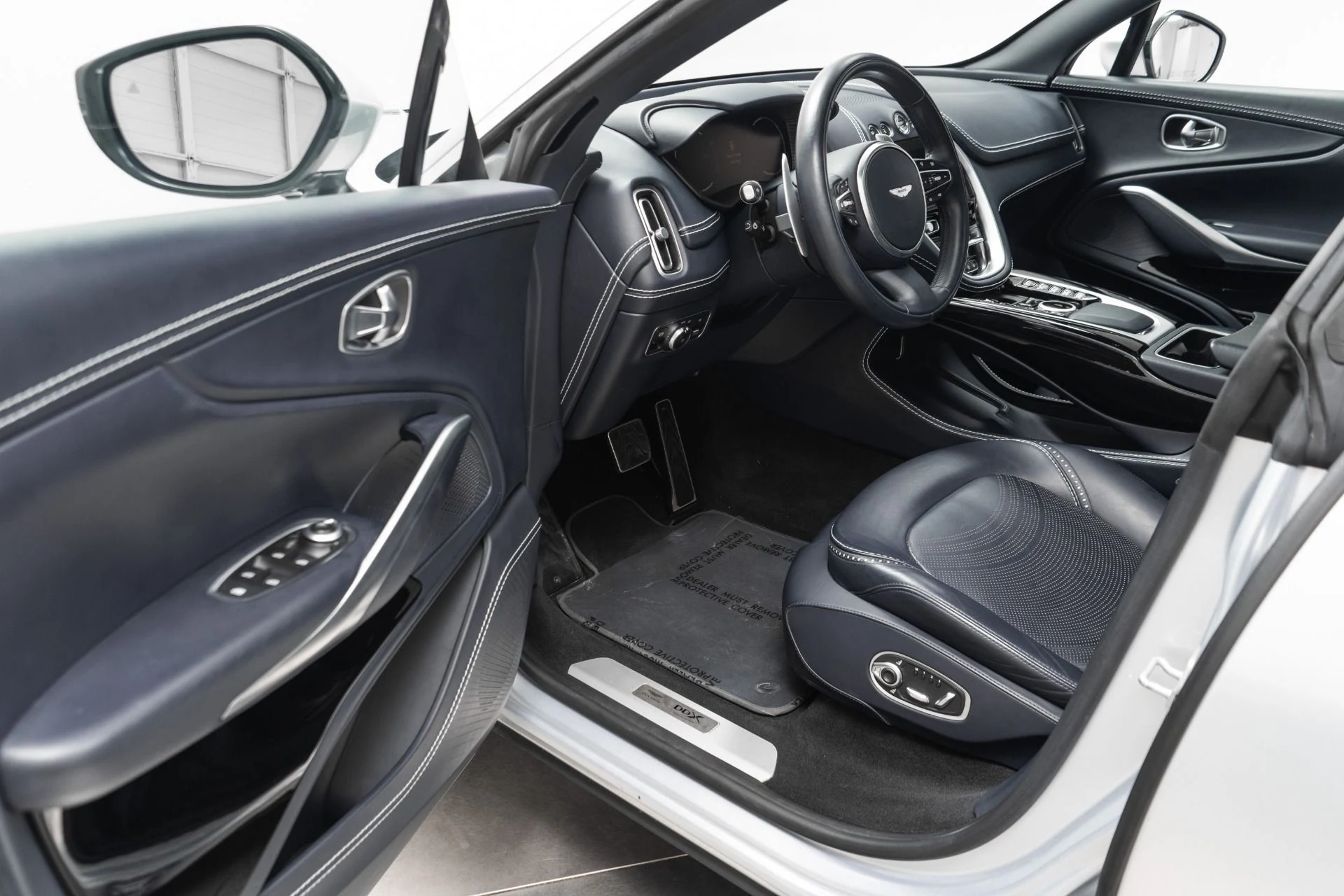 mph022_3018681364_Used_2022_Aston_Martin_DBX_Inspire_Interior_Panoramic_Glass_Roof_1768577426_ba4f67be44