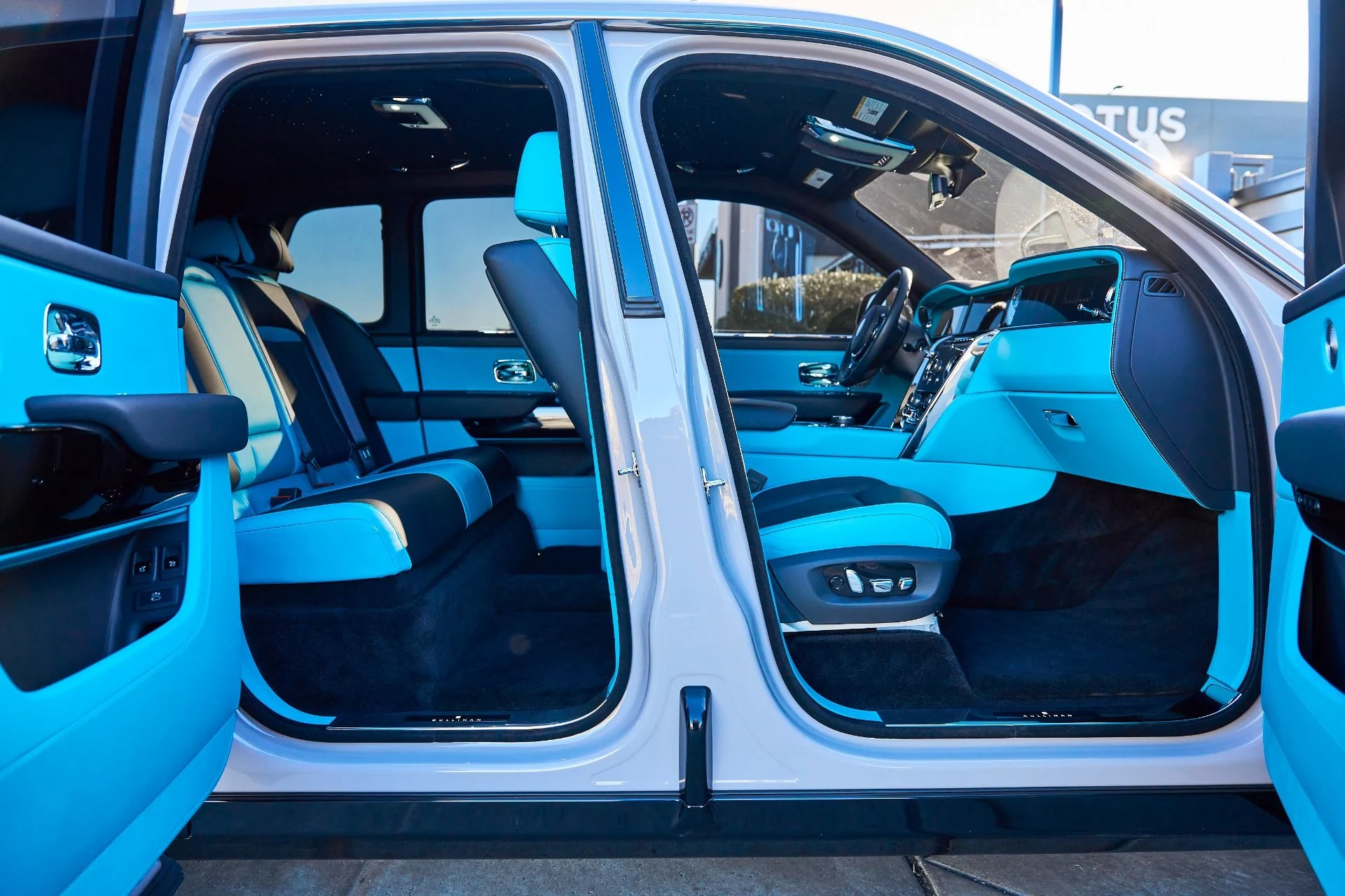 mph022_3021513108_Used_2025_Rolls_Royce_Cullinan_Base_1767668750_c6ad8437de