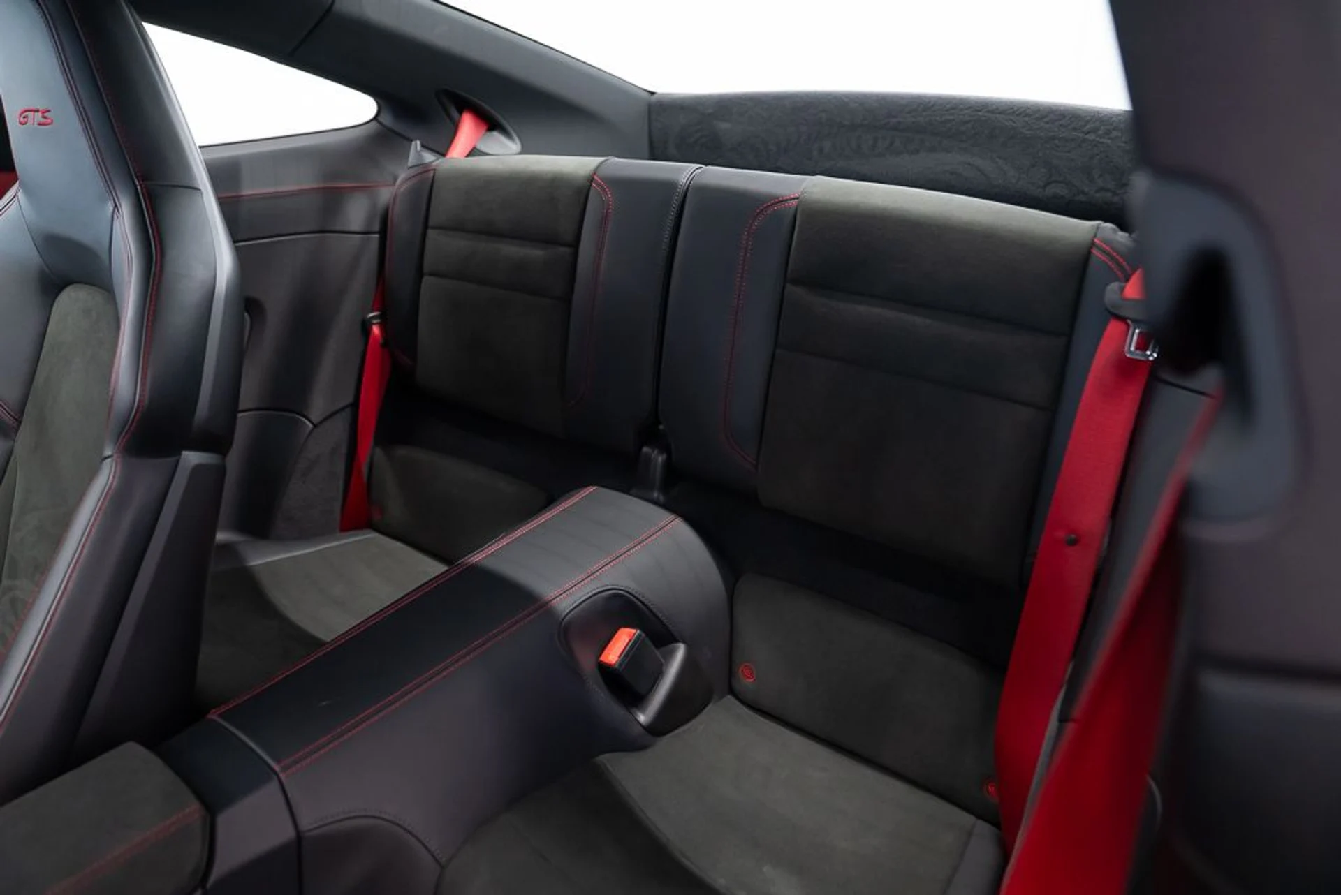 mph022_3024618828_porsche_911_2022_jpg_v_1776104274_690025475f