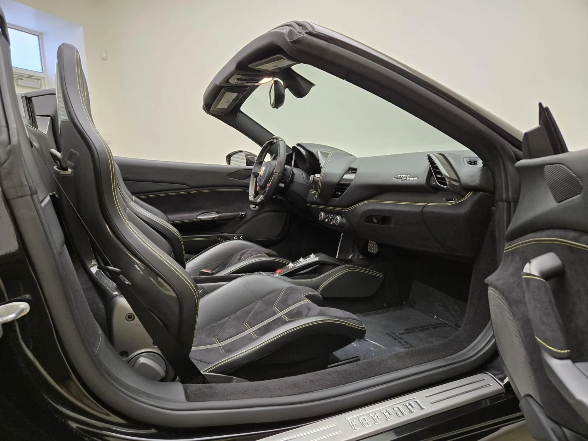 mph022_3028107797_Used_2017_Ferrari_488_Spider_1755156509_f45c527966