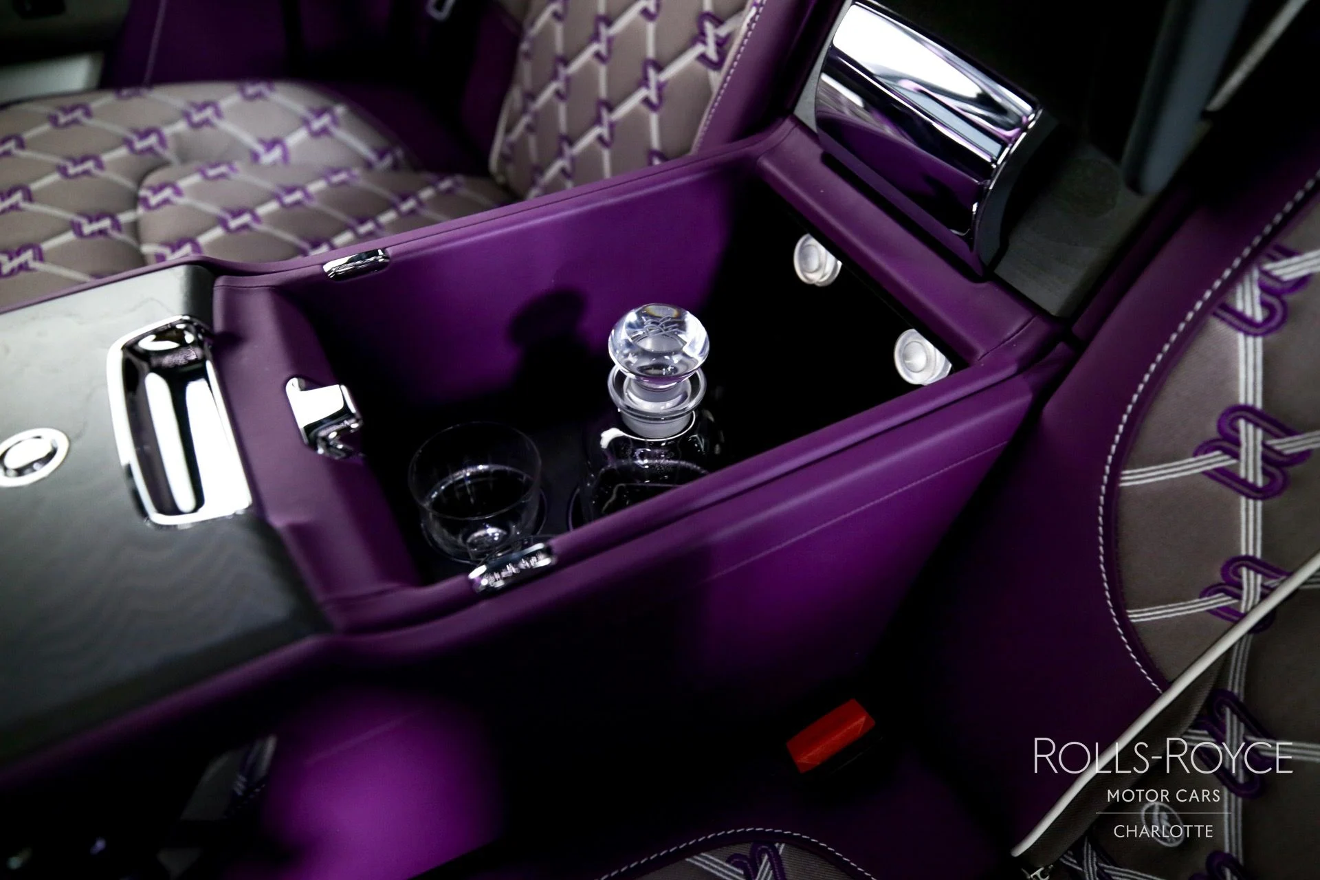 mph022_3040783819_Used_2025_Rolls_Royce_Cullinan_1748382671_3cc37044aa