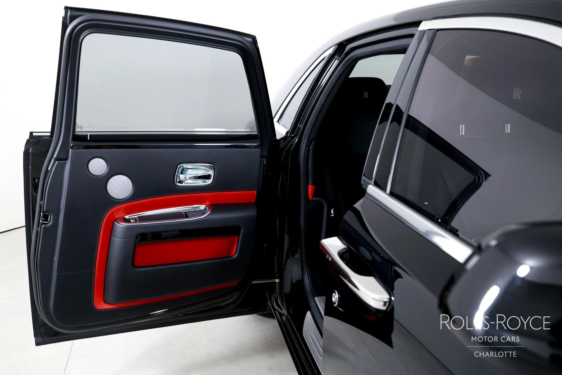 mph022_3046784009_Used_2019_Rolls_Royce_Ghost_1769449572_7146eeea4f