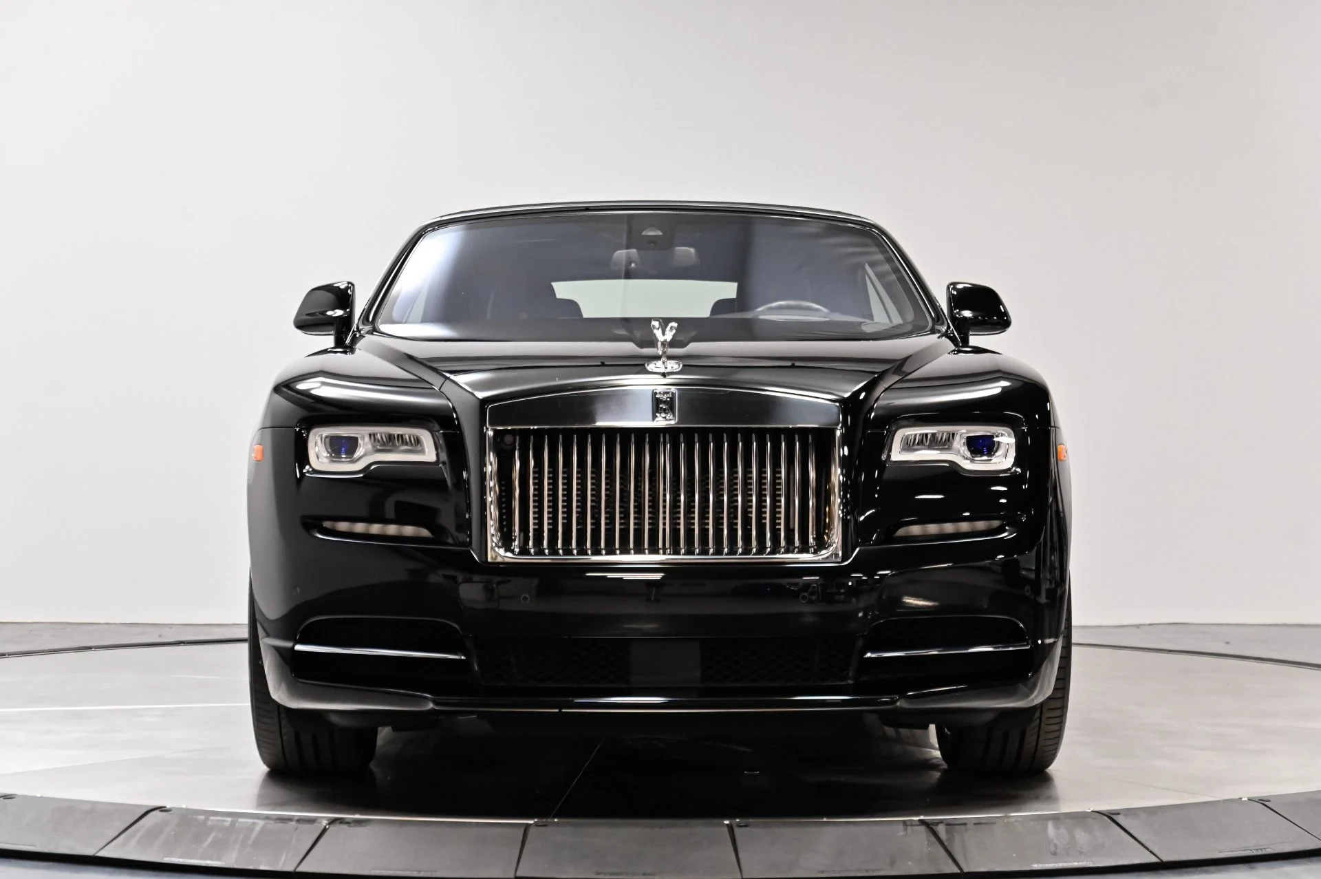 mph022_3046901006_Used_2017_Rolls_Royce_Dawn_Base_1789749608_68baec355c