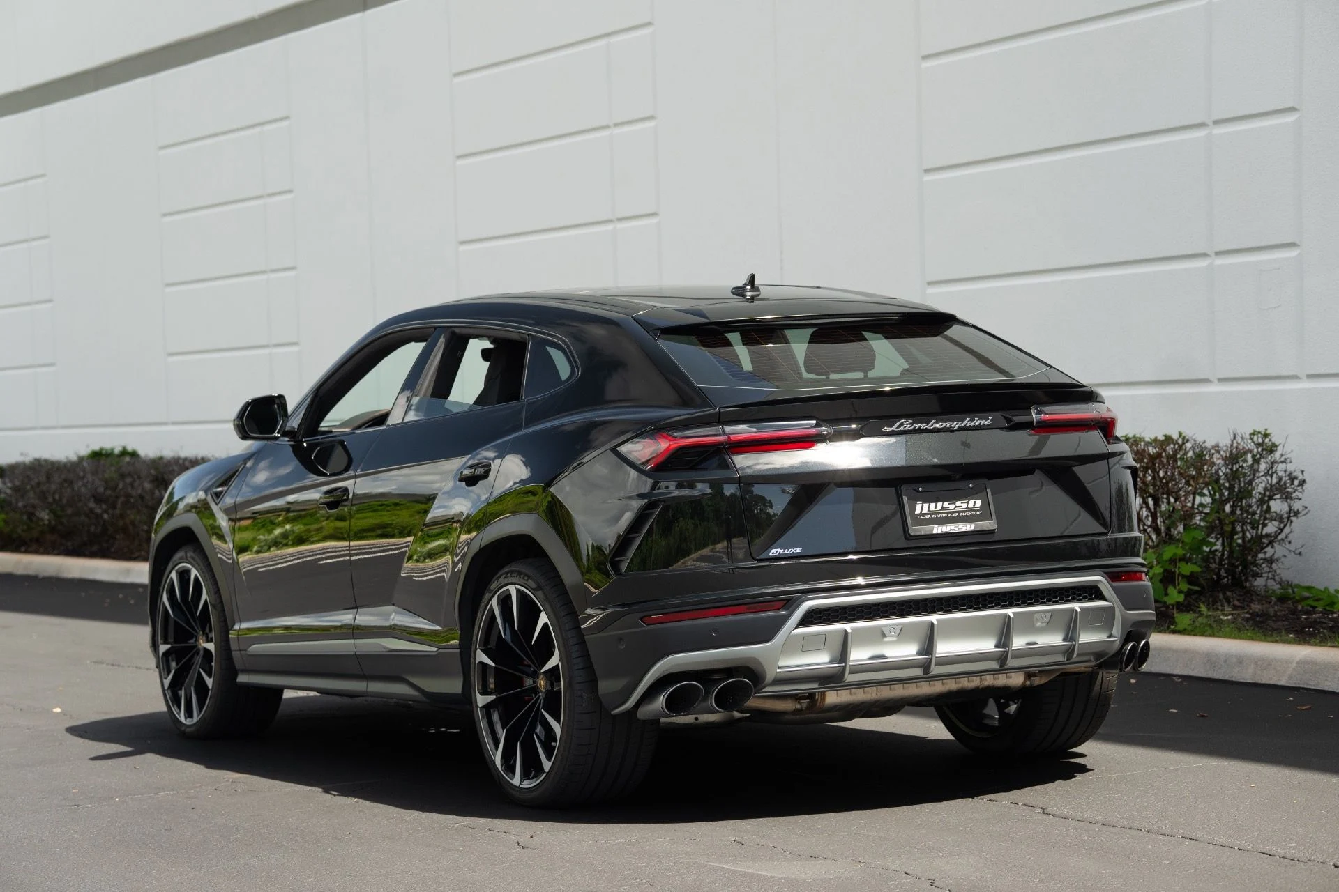 mph022_3049770976_Used_2020_Lamborghini_Urus_1758836559_6e1a561628