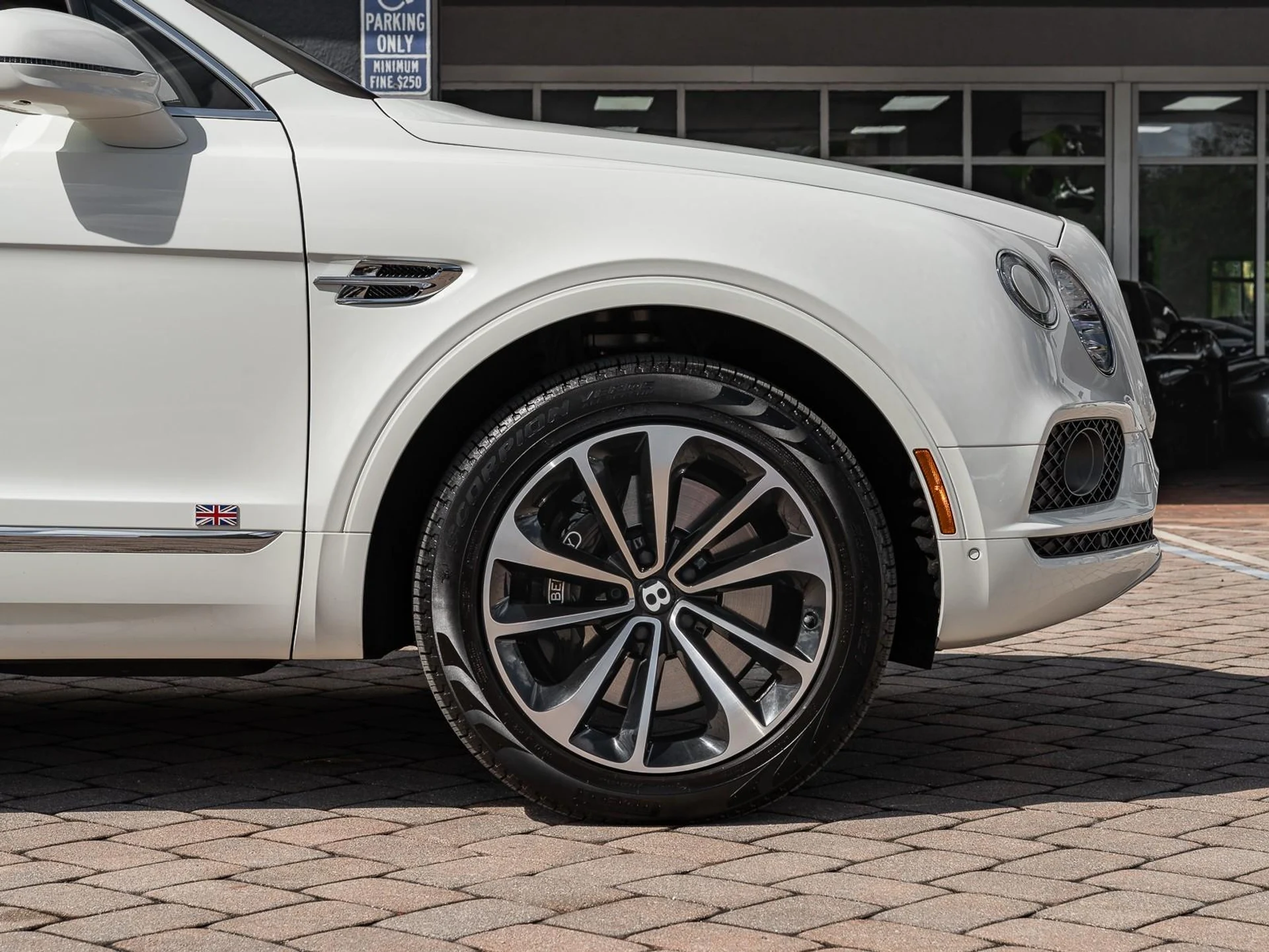 mph022_3054915506_Used_2018_Bentley_Bentayga_W12_Signature_1761171404_6b8b8cfc2c