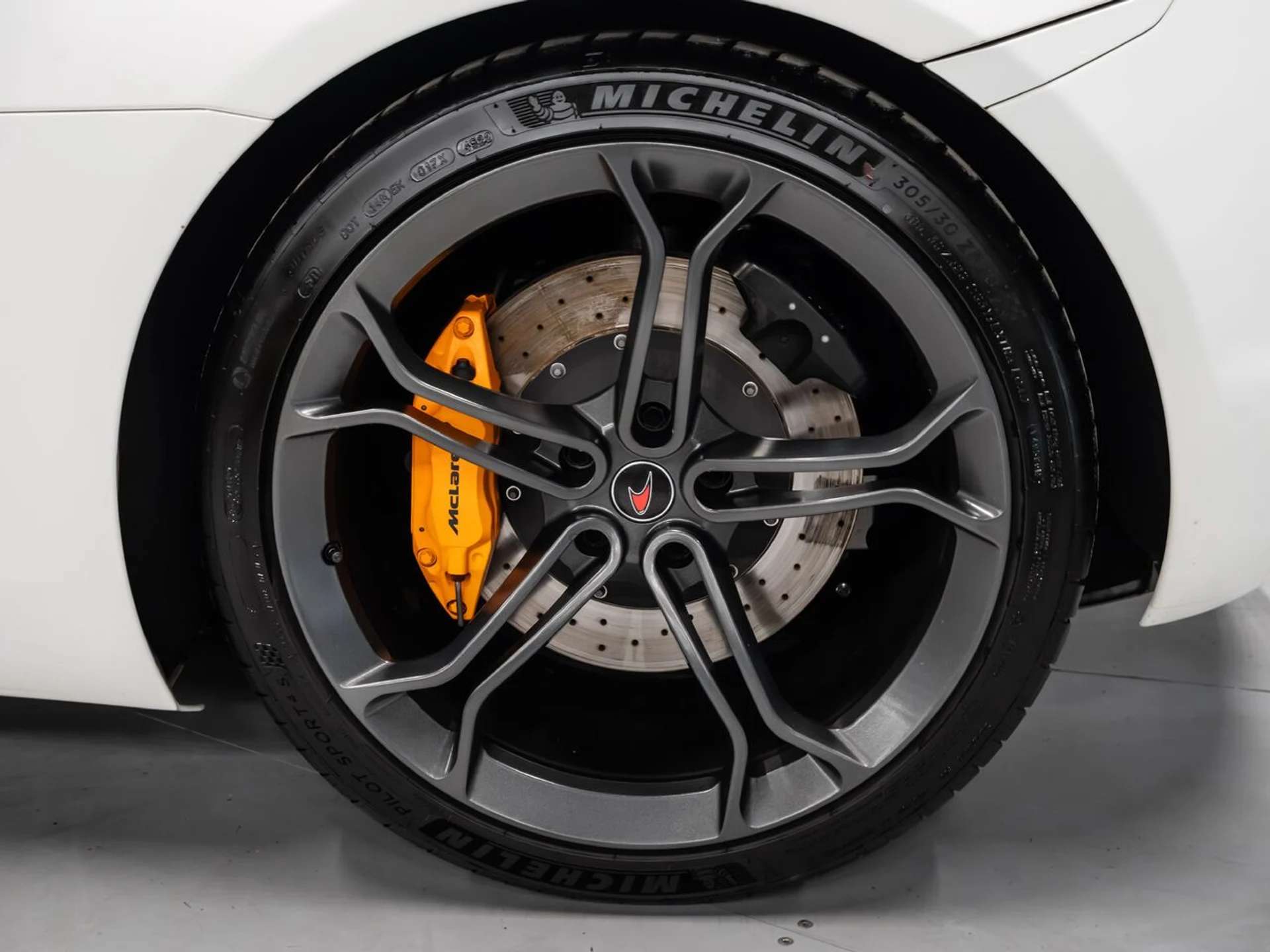 mph022_3059357021_mclaren_mp4_12c_2012_ab37066d37