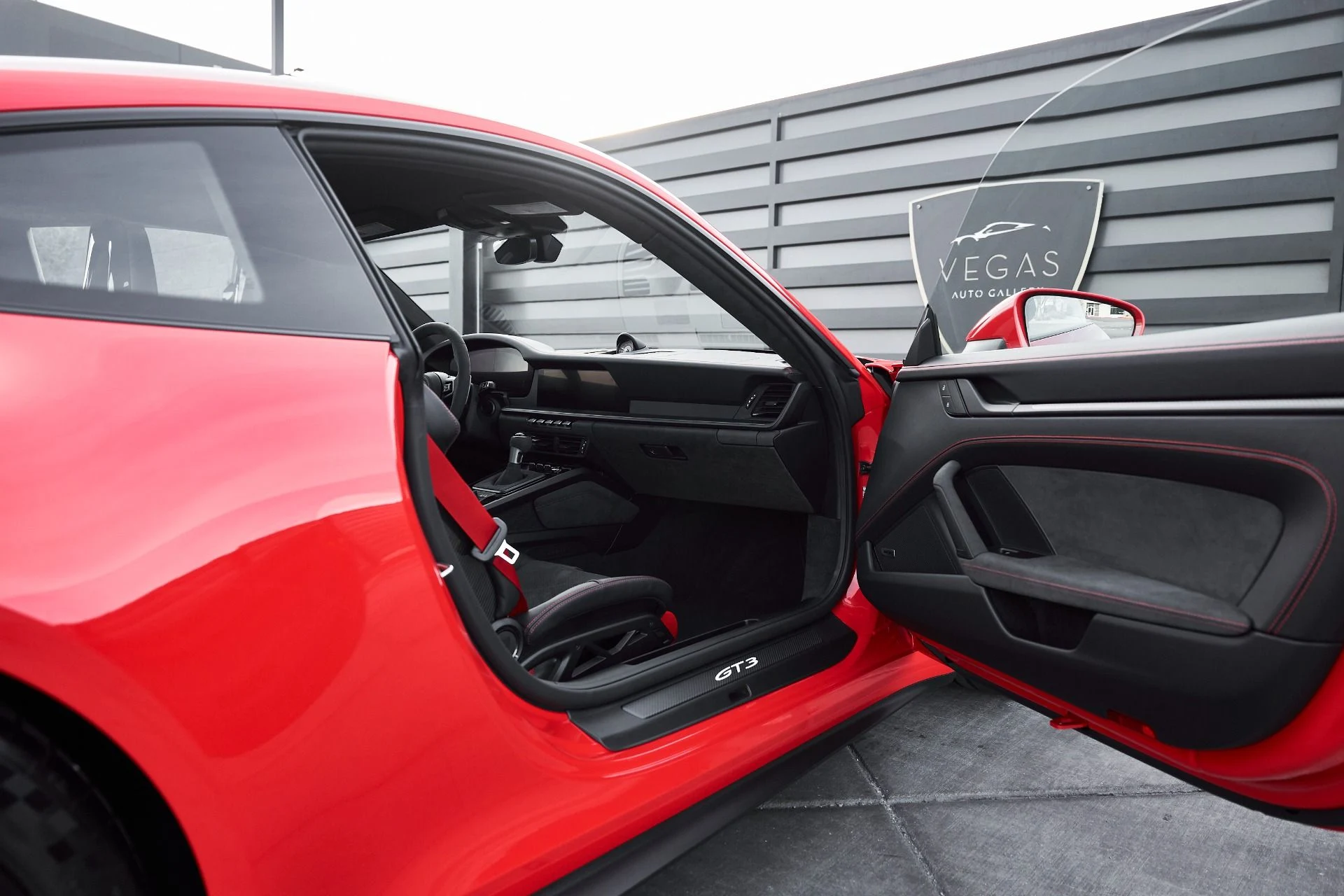 mph022_3069916121_Used_2025_Porsche_911_GT_3_1766514430_b42bd28e50