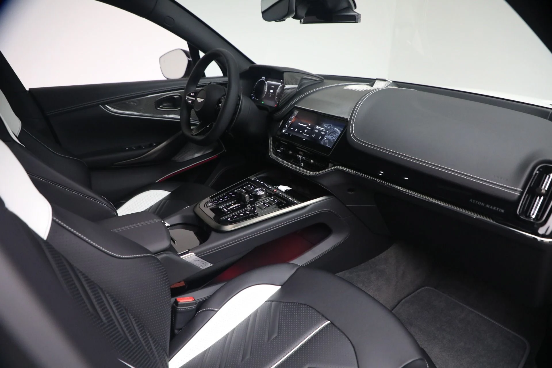 mph022_3078217304_New_2026_Aston_Martin_DBX_S_1779888036_e739147b88