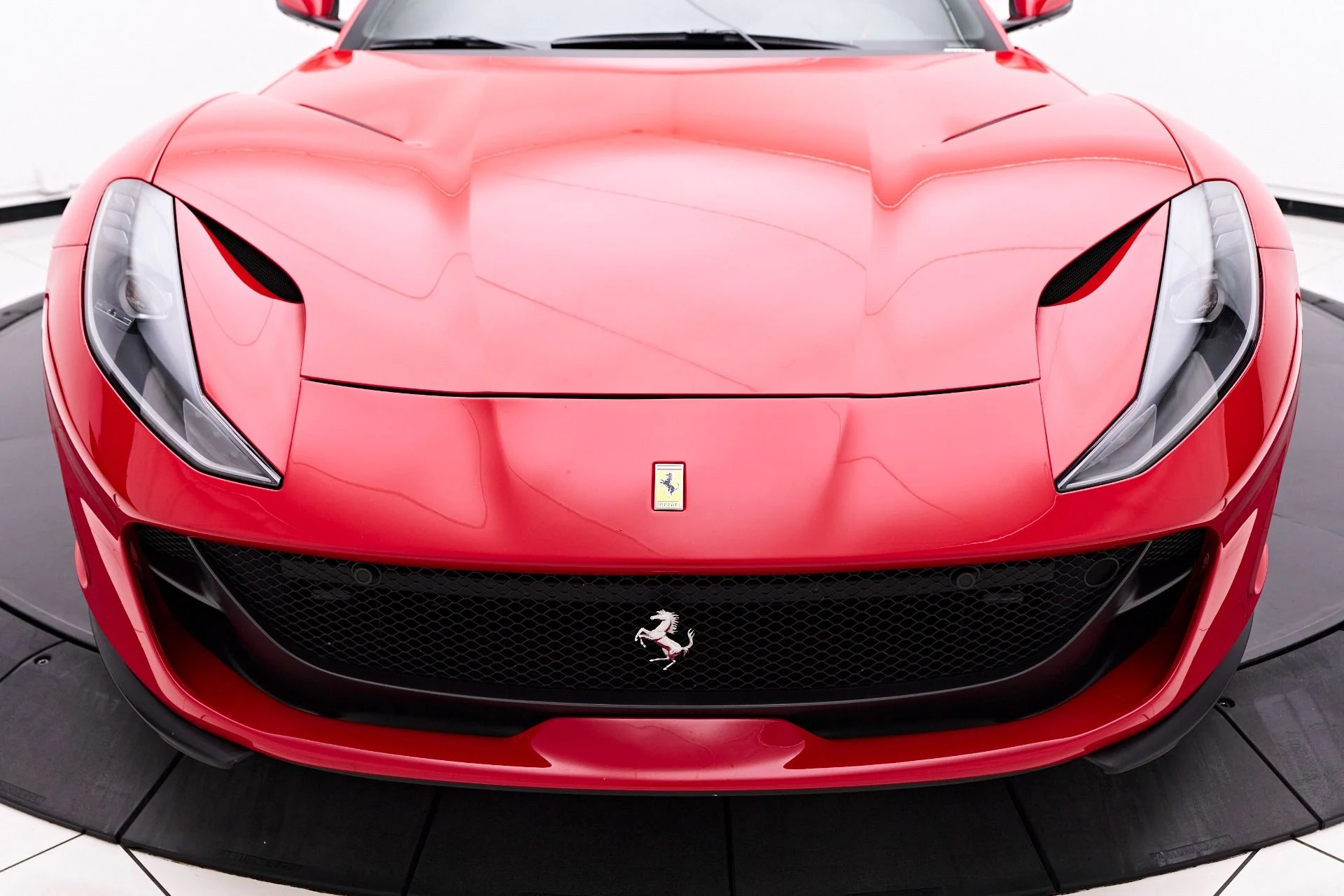 mph022_3084624027_Used_2018_Ferrari_812_Superfast_Base_1749002871_ce17954a76