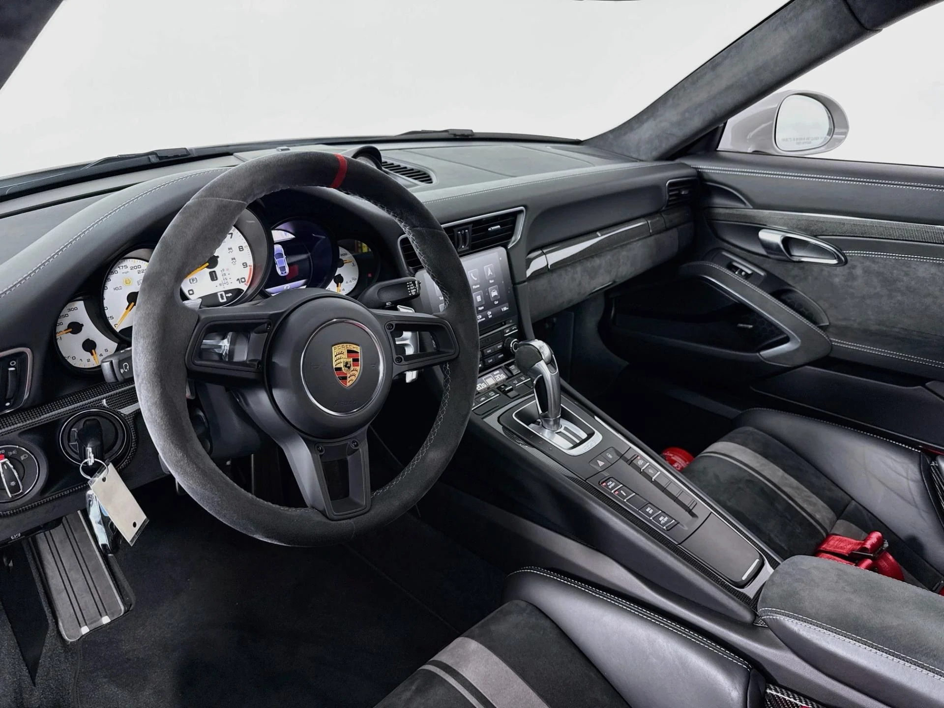 mph022_3094309576_Used_2018_Porsche_911_GT_3_1787596680_8ca4a69bbd