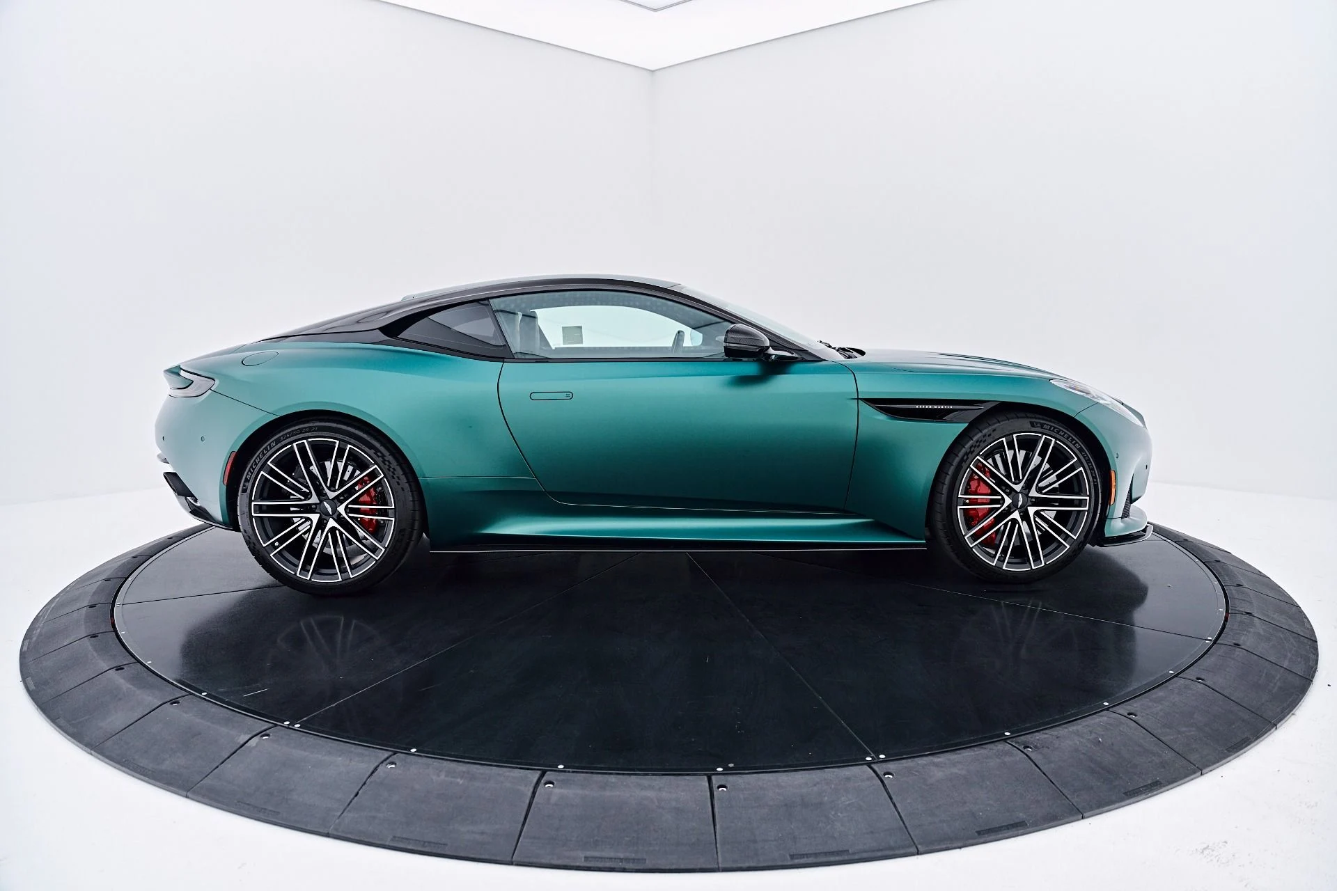 mph022_3095465773_Used_2024_Aston_Martin_DB_12_1784769372_2bcceecc8f