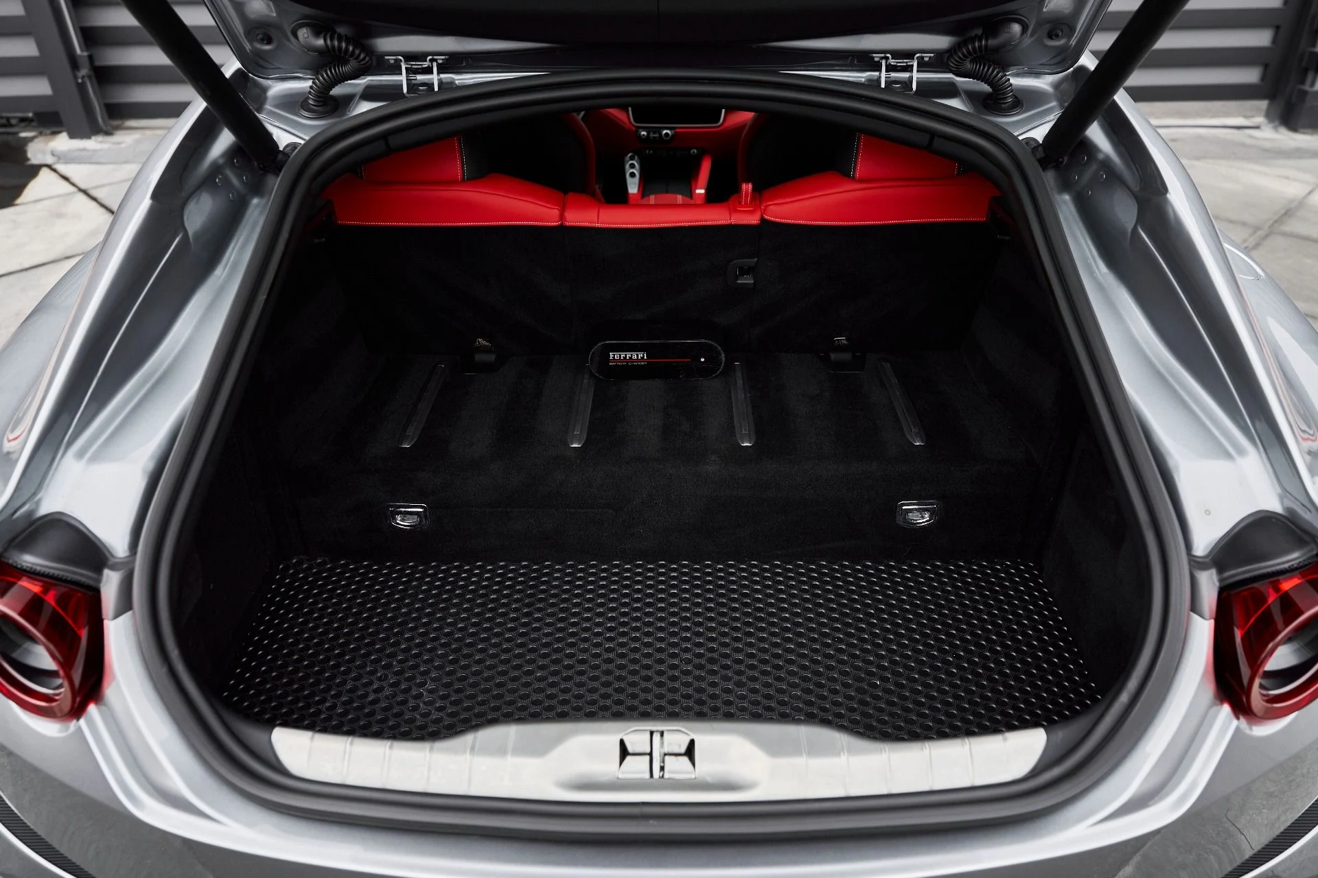 mph022_3107822391_Used_2020_Ferrari_GTC_4_Lusso_T_1766785870_4682134378