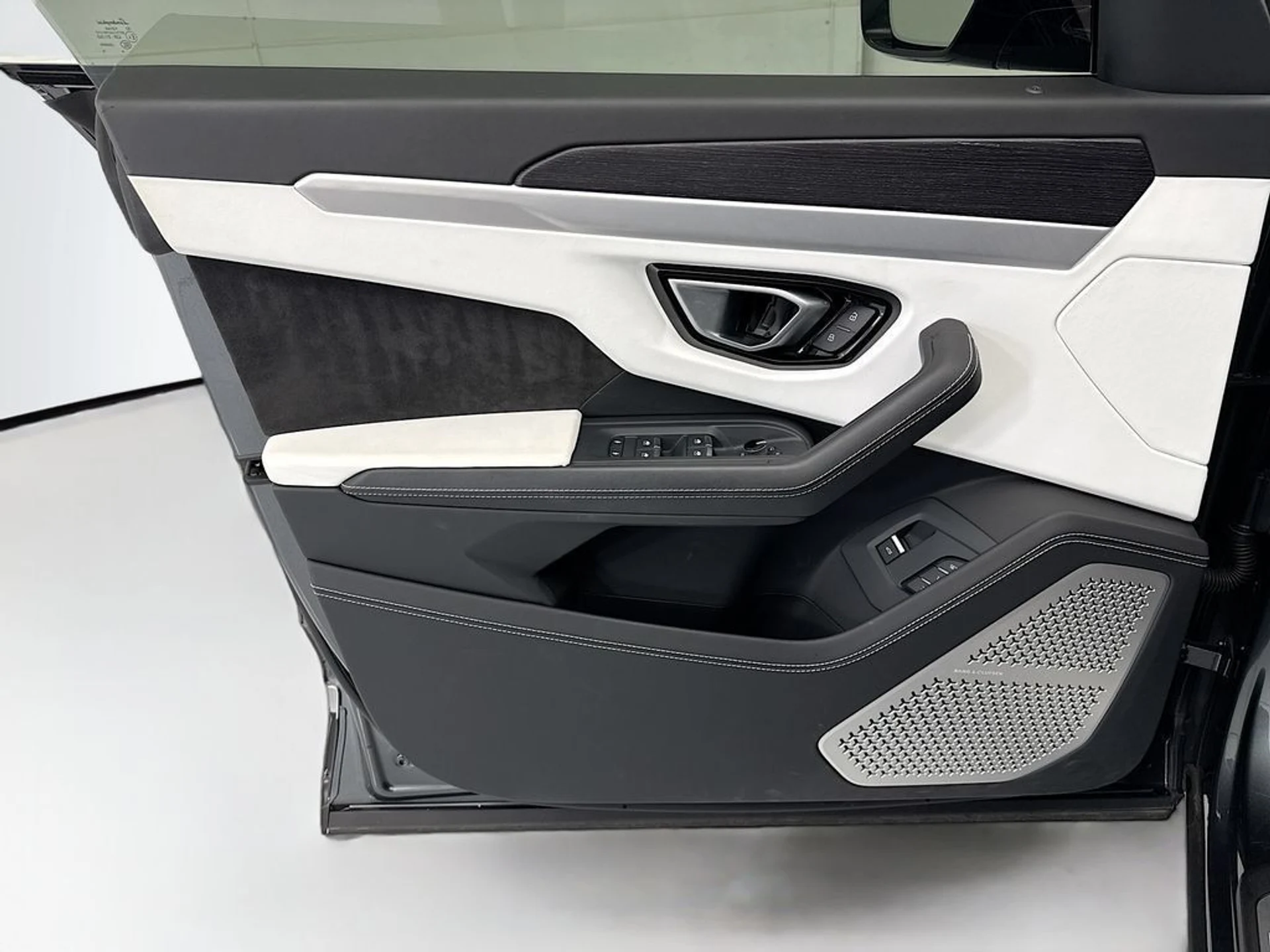 mph022_3110740402_used_2019_lamborghini_urus_awd_8119_23021211_23_1024_6022a409b7