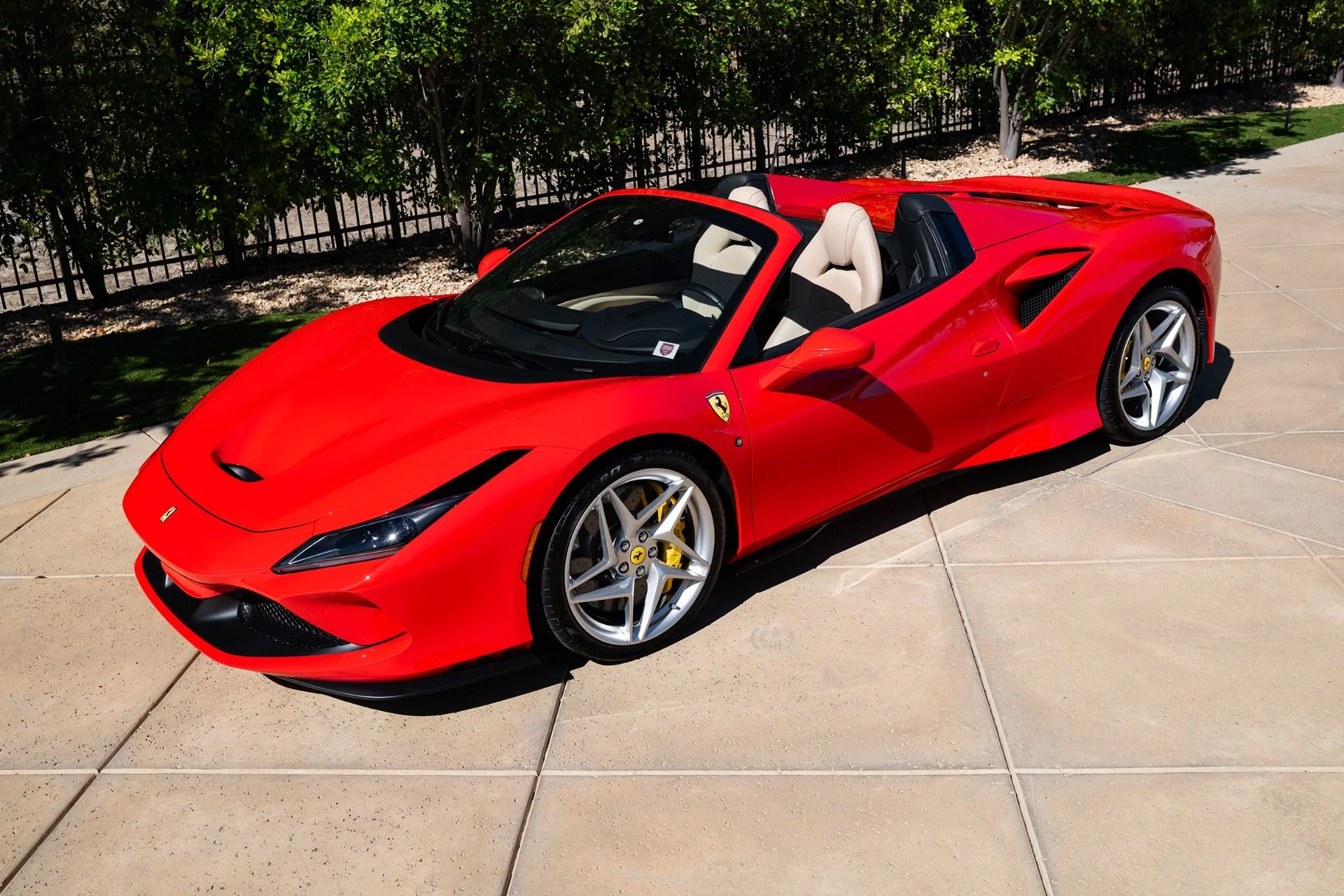 mph022_3111815981_Used_2022_Ferrari_F8_Spider_1791574017_299f52eec5
