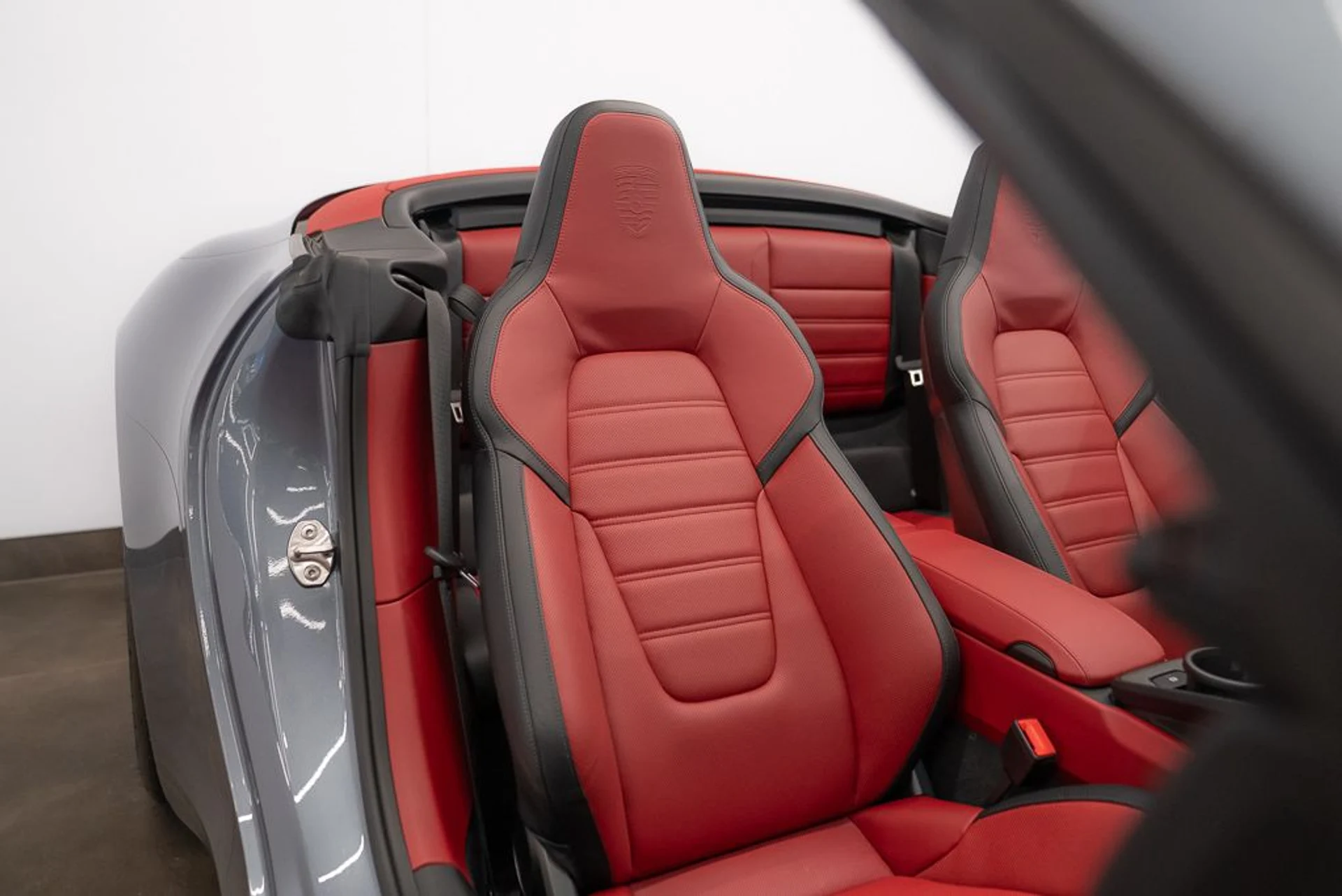 mph022_3118770868_porsche_911_2025_jpg_v_1776180195_4d92c39966