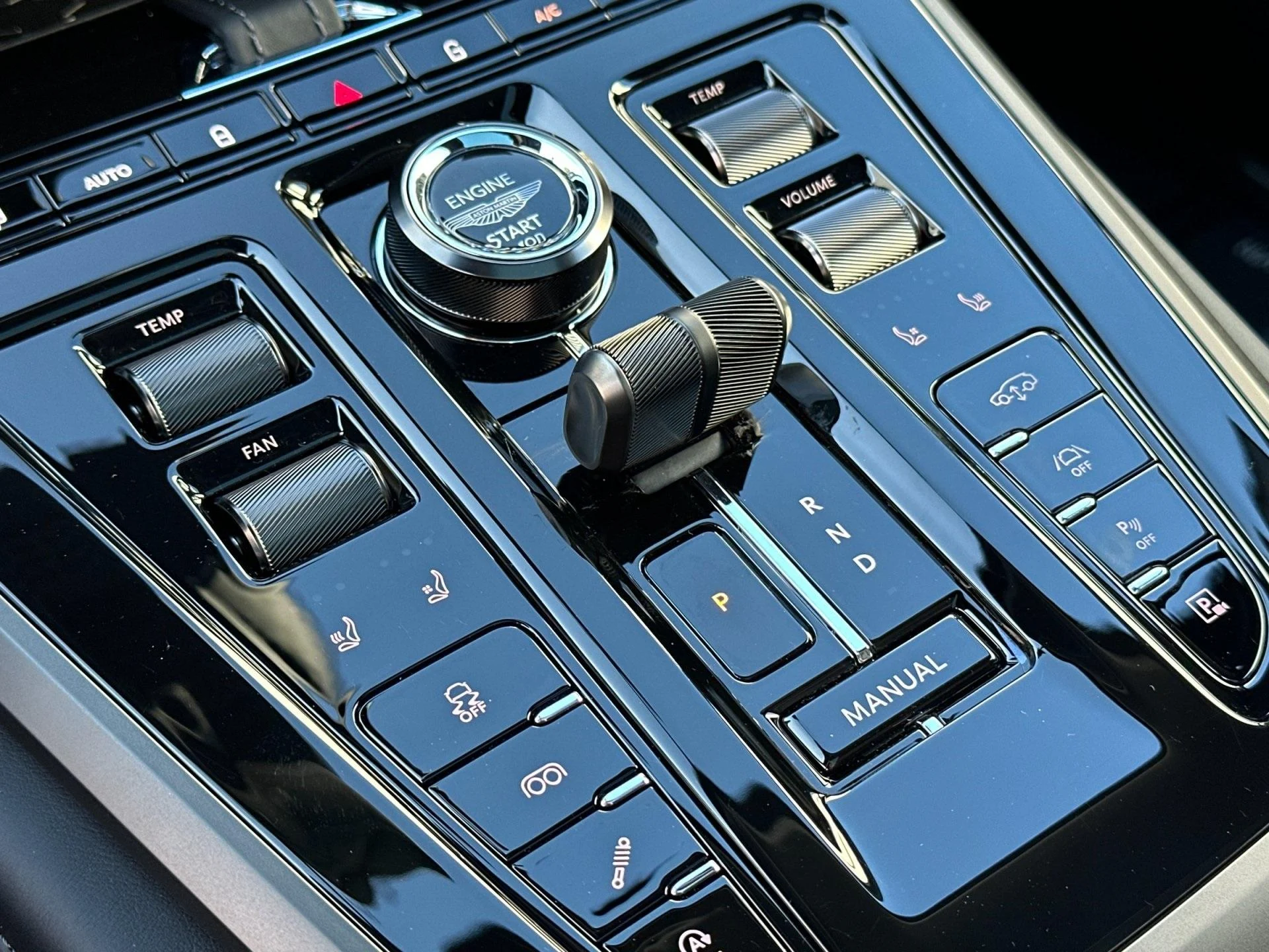 mph022_3119148470_New_2026_Aston_Martin_DBX_1761314827_2d9f6ce69d