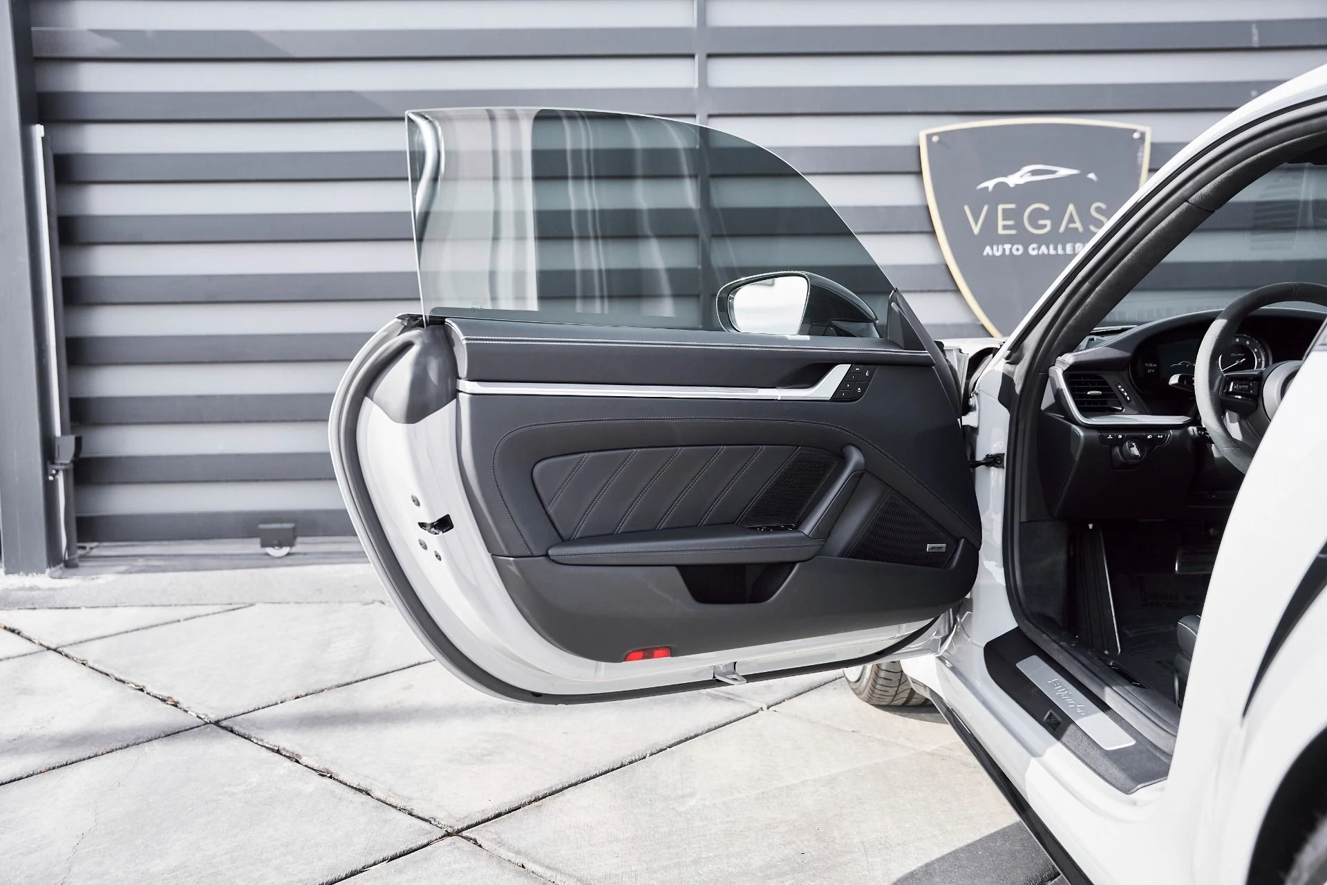 mph022_3120541175_Used_2024_Porsche_911_Turbo_1767745728_5db8f475aa