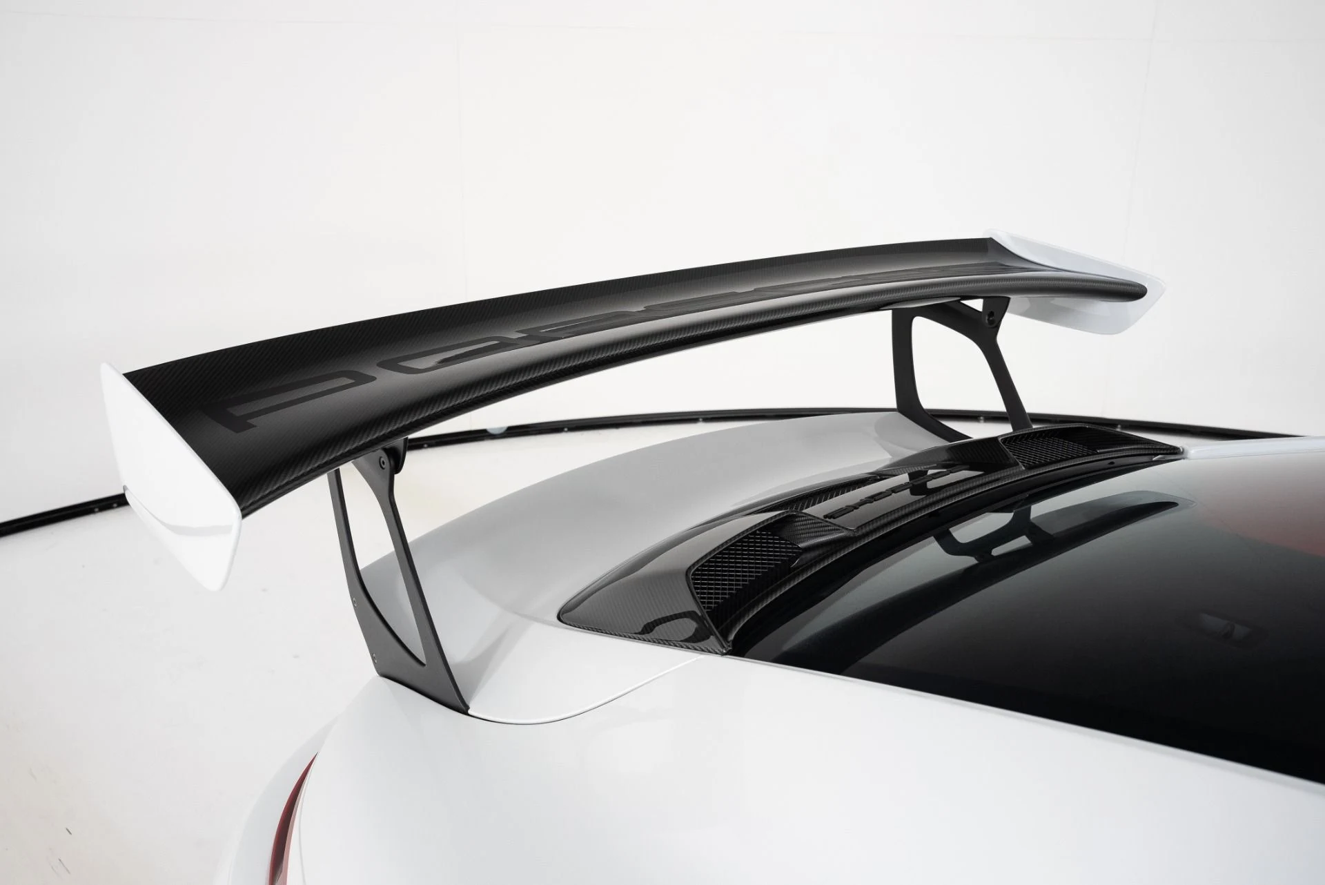 mph022_3122914656_Used_2018_Porsche_911_GT_2_RS_1755537999_c531378827