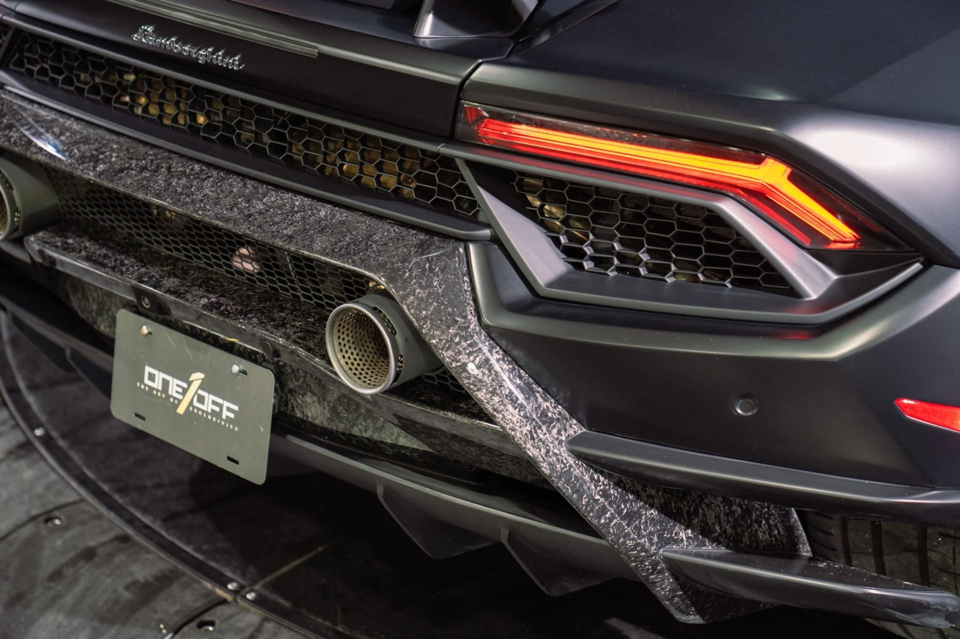 mph022_3123527247_Used_2018_Lamborghini_Huracan_LP_640_4_Performante_Ad_Personam_Paint_and_Interior_Massive_Sticker_1791560590_bb78159ede