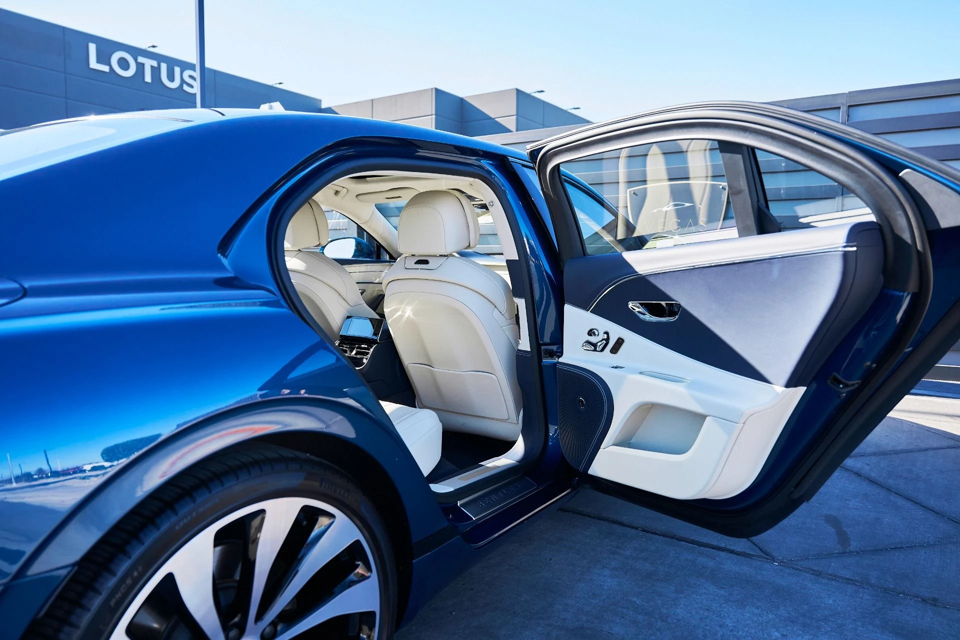 mph022_3127630985_Used_2024_Bentley_Flying_Spur_Mulliner_V8_1768876563_d54ec2b8bb