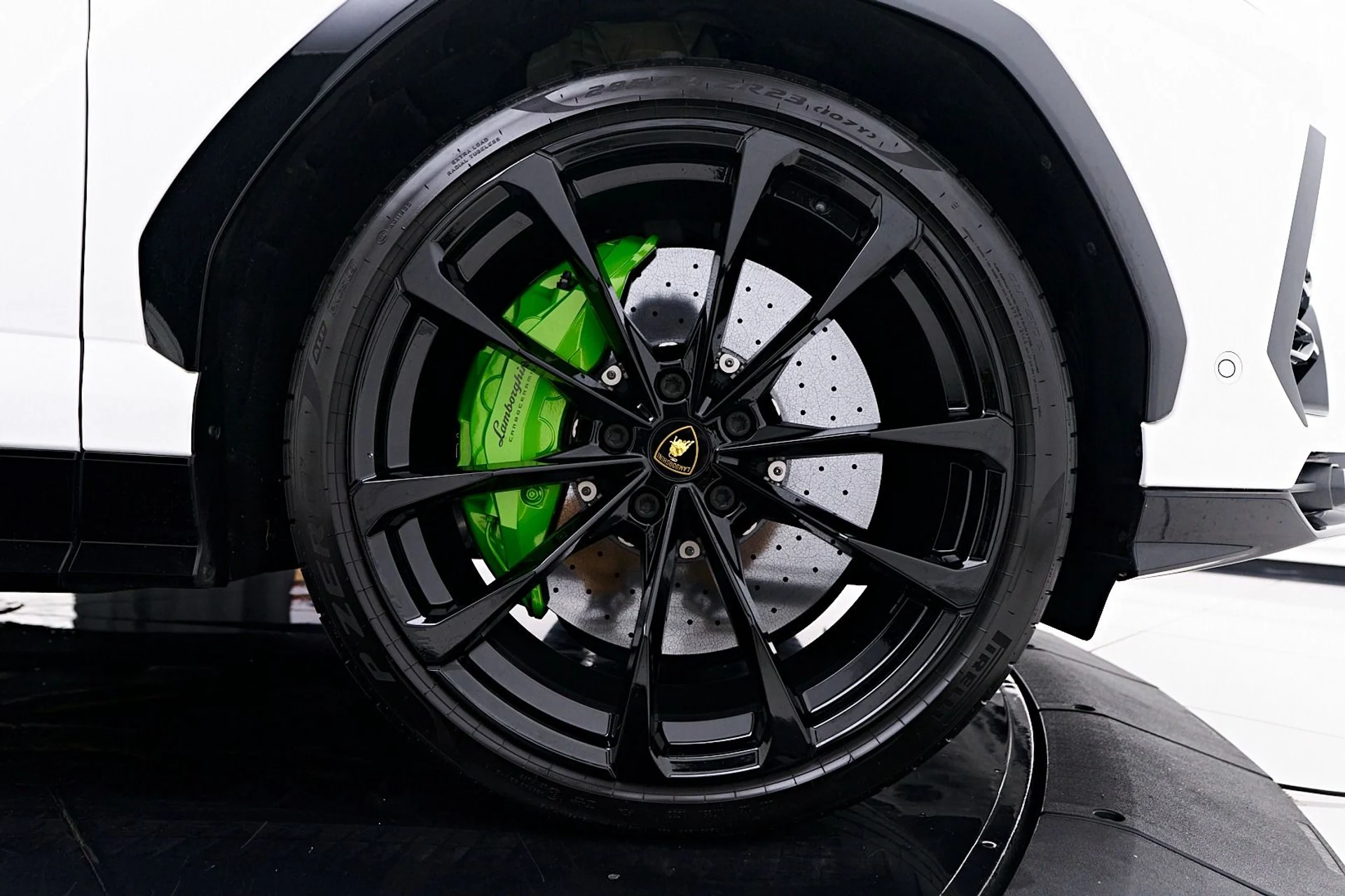 mph022_3129729244_Used_2022_Lamborghini_Urus_Pearl_Capsule_1743896644_41284962db