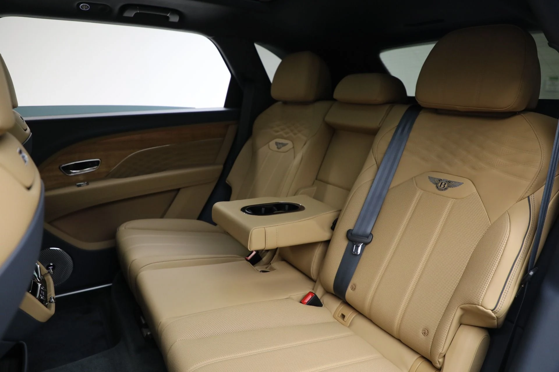 mph022_3130446497_Used_2025_Bentley_Bentayga_EWB_Azure_V8_1761149481_2c0a945cde