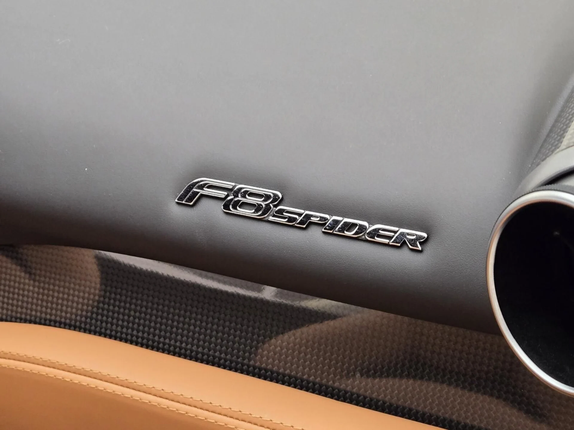 mph022_3136363826_Used_2022_Ferrari_F8_Spider_1753250646_601a68a903