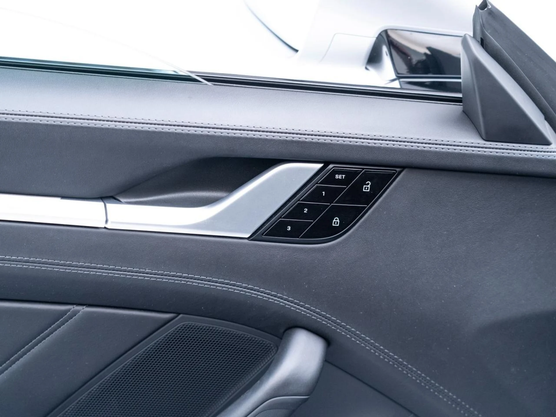 mph022_3141916875_22b1f9958bd88574bcc3c0b54615c346_20e7d0ff8a