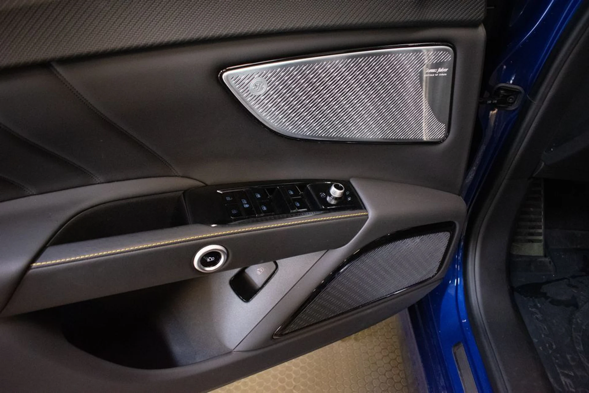 mph022_3144085988_1e425857f0c68d46cb8be1a983611d21x_21d4b73c93