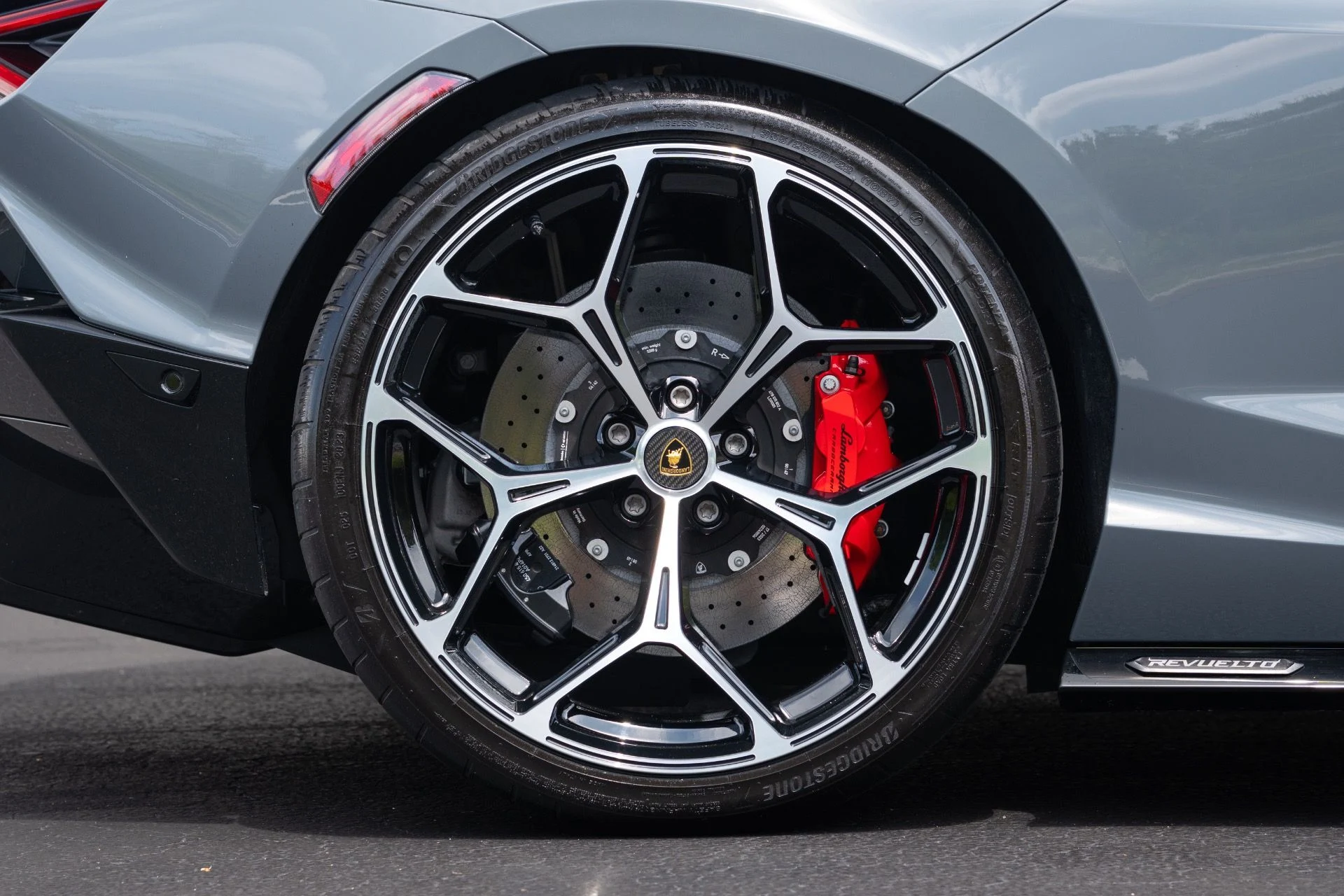 mph022_3147285777_Used_2024_Lamborghini_Revuelto_1778880537_ca6a617b79