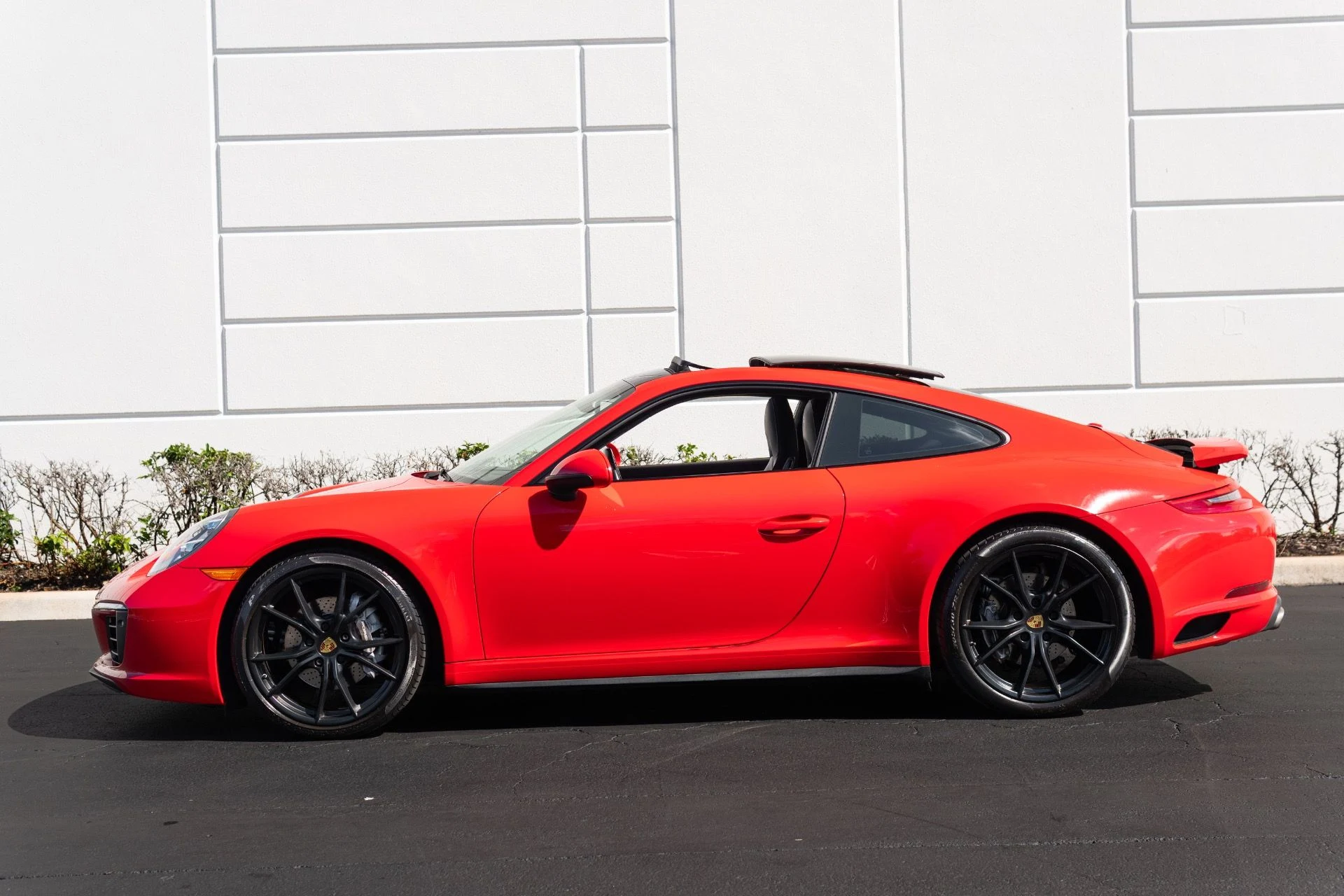 mph022_3150947698_Used_2019_Porsche_911_Carrera_4_1772073420_54f88ecad2