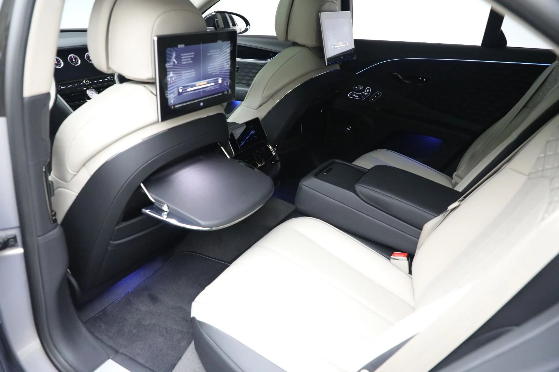 mph022_3159098734_New_2025_Bentley_Flying_Spur_Mulliner_4f19f7815f