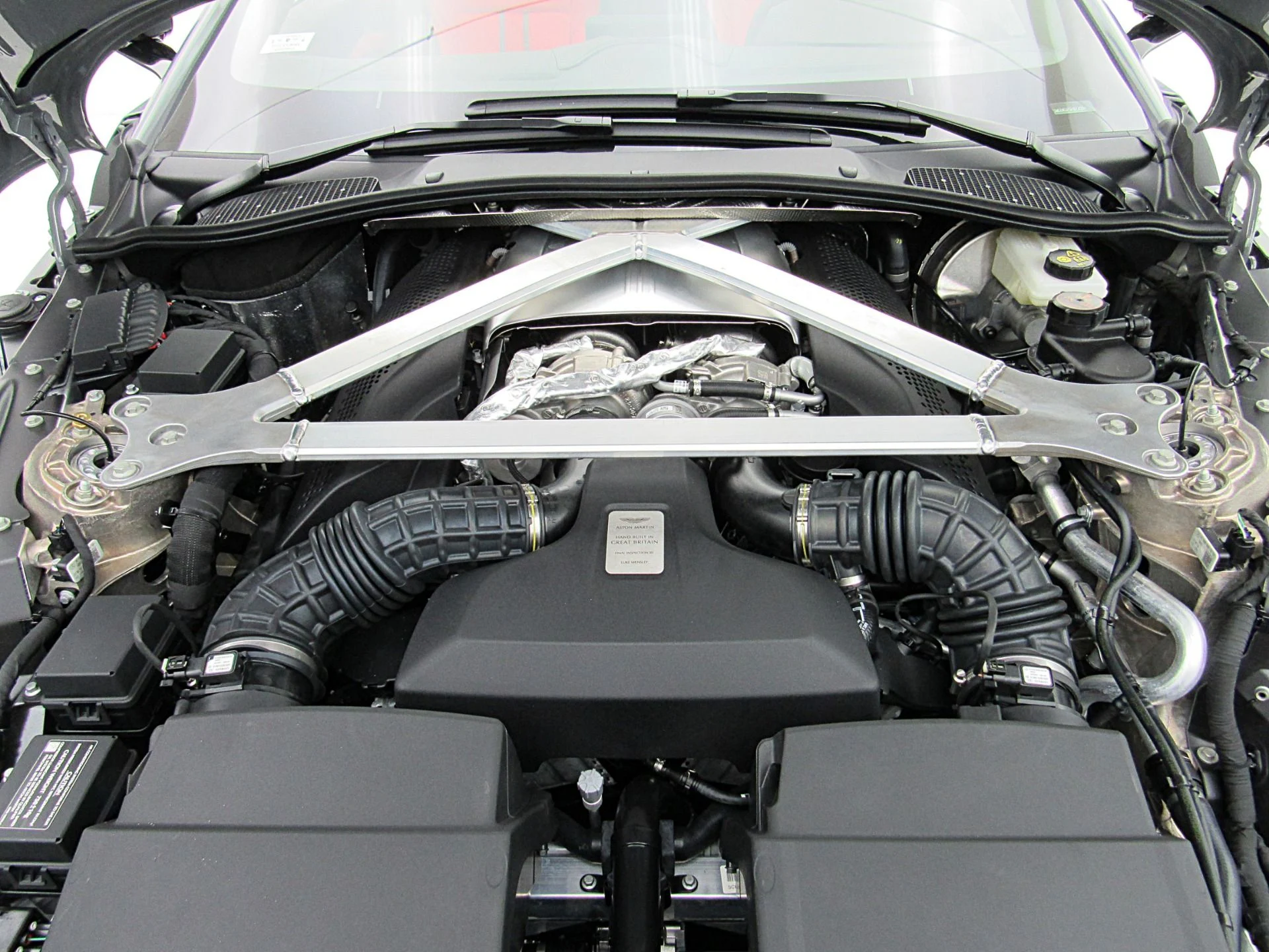 mph022_3165319932_Used_2023_Aston_Martin_Vantage_Roadster_5e81949363