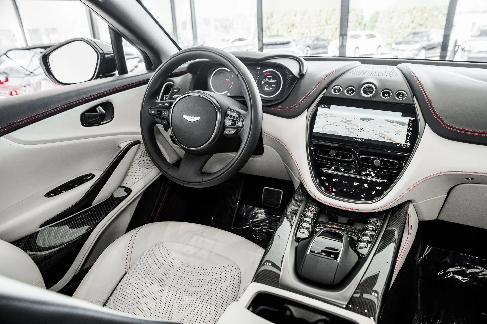 mph022_3165521900_Used_2022_Aston_Martin_DBX_550_1675796960_739c96687e