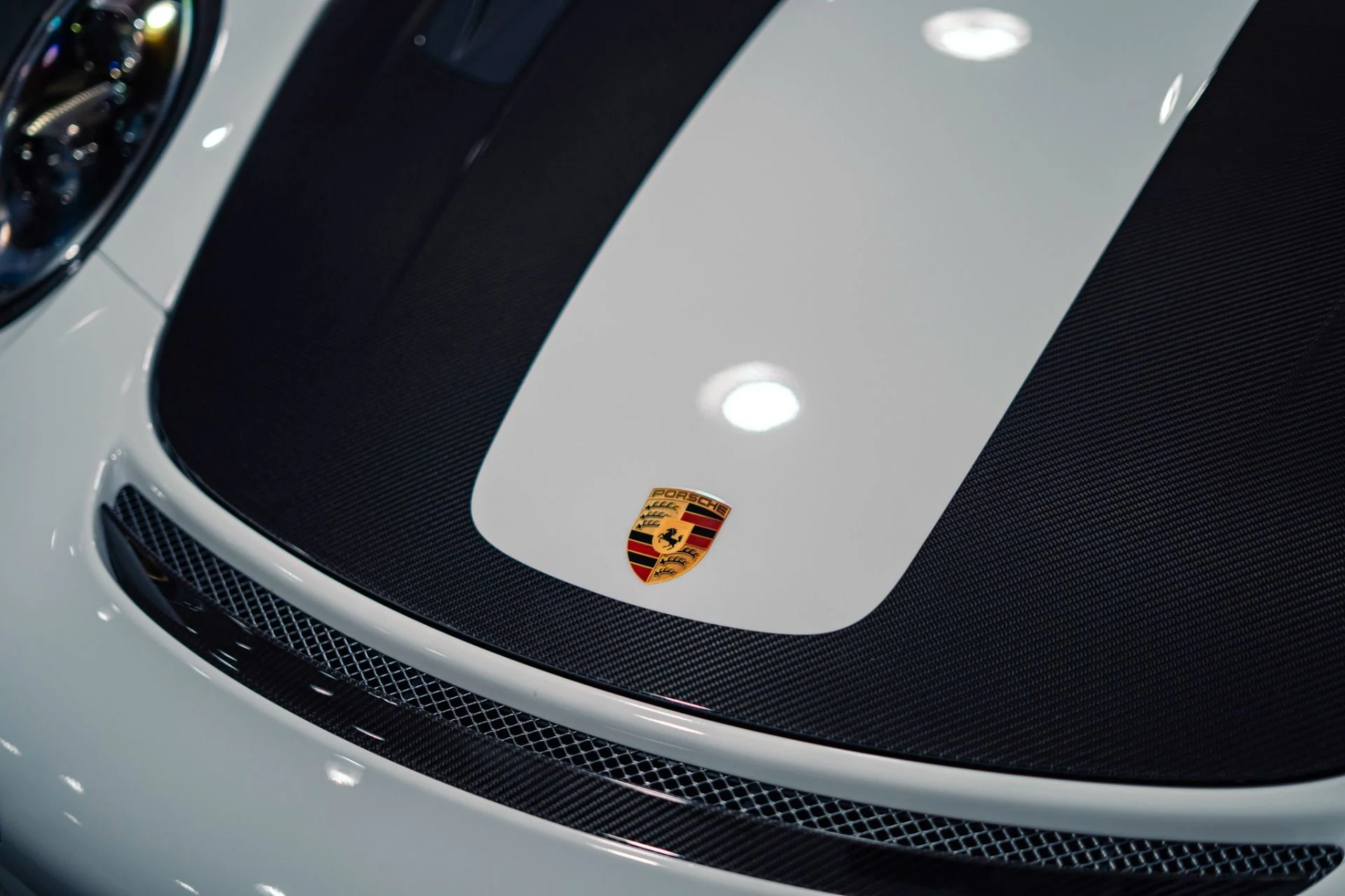 mph022_3168380635_Used_2018_Porsche_911_GT_2_RS_1777474085_f9f5791c34