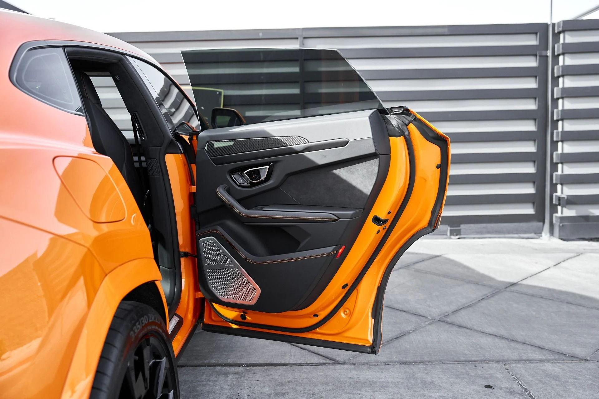 mph022_3172076720_Used_2022_Lamborghini_Urus_1766457366_f3f724653c