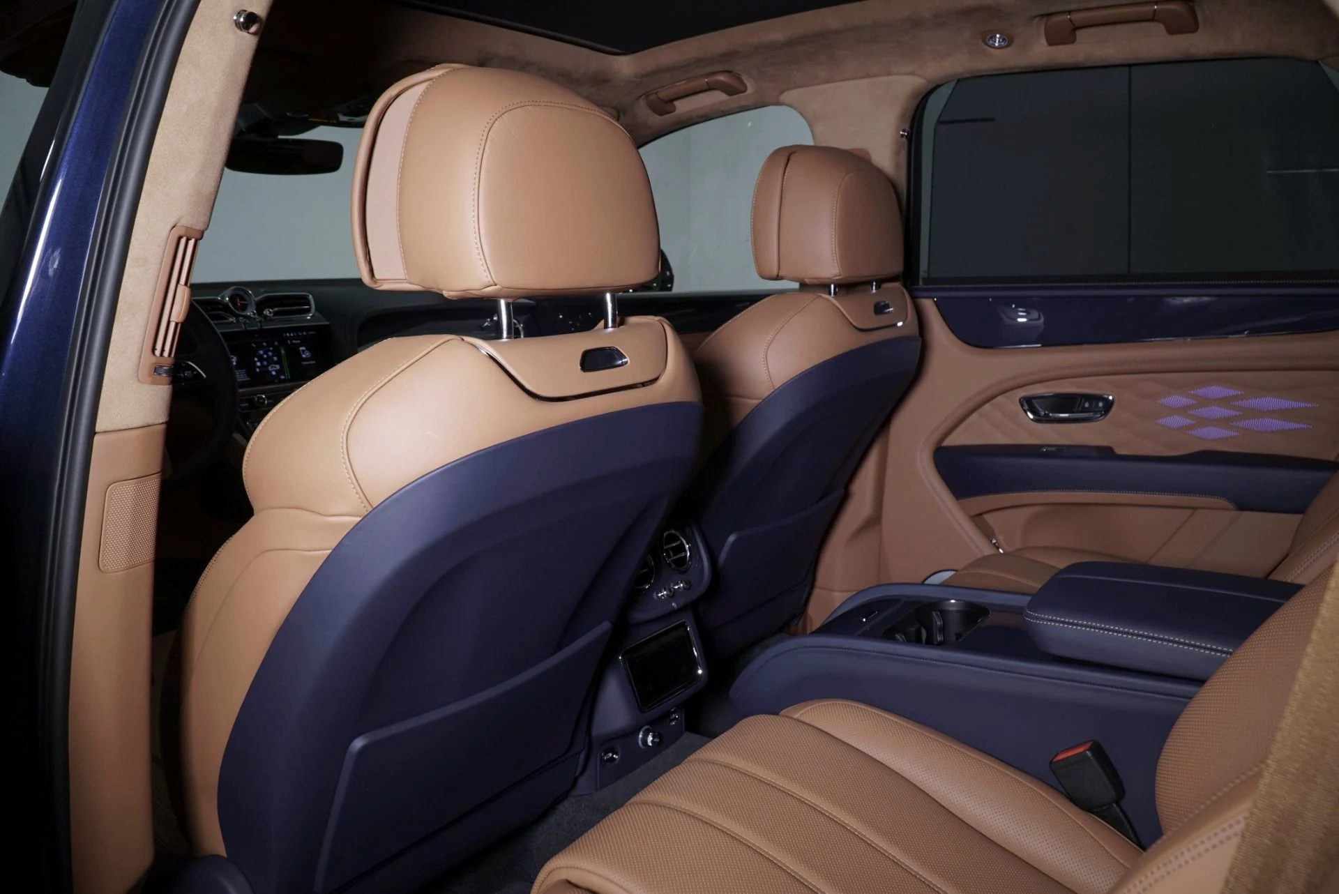 mph022_3172599249_New_2025_Bentley_Bentayga_Azure_1765905550_0e08c7e96d