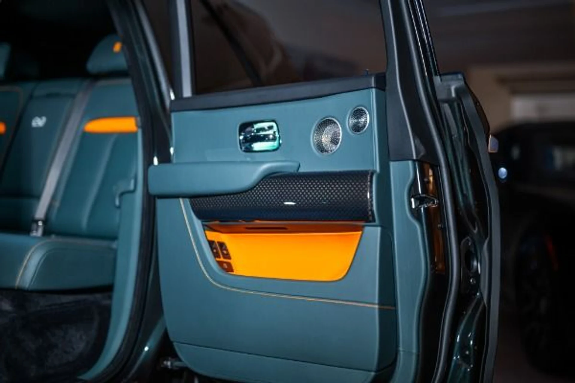 mph022_3185283177_Used_2024_Rolls_Royce_Black_Badge_Cullinan_6fd9254c31