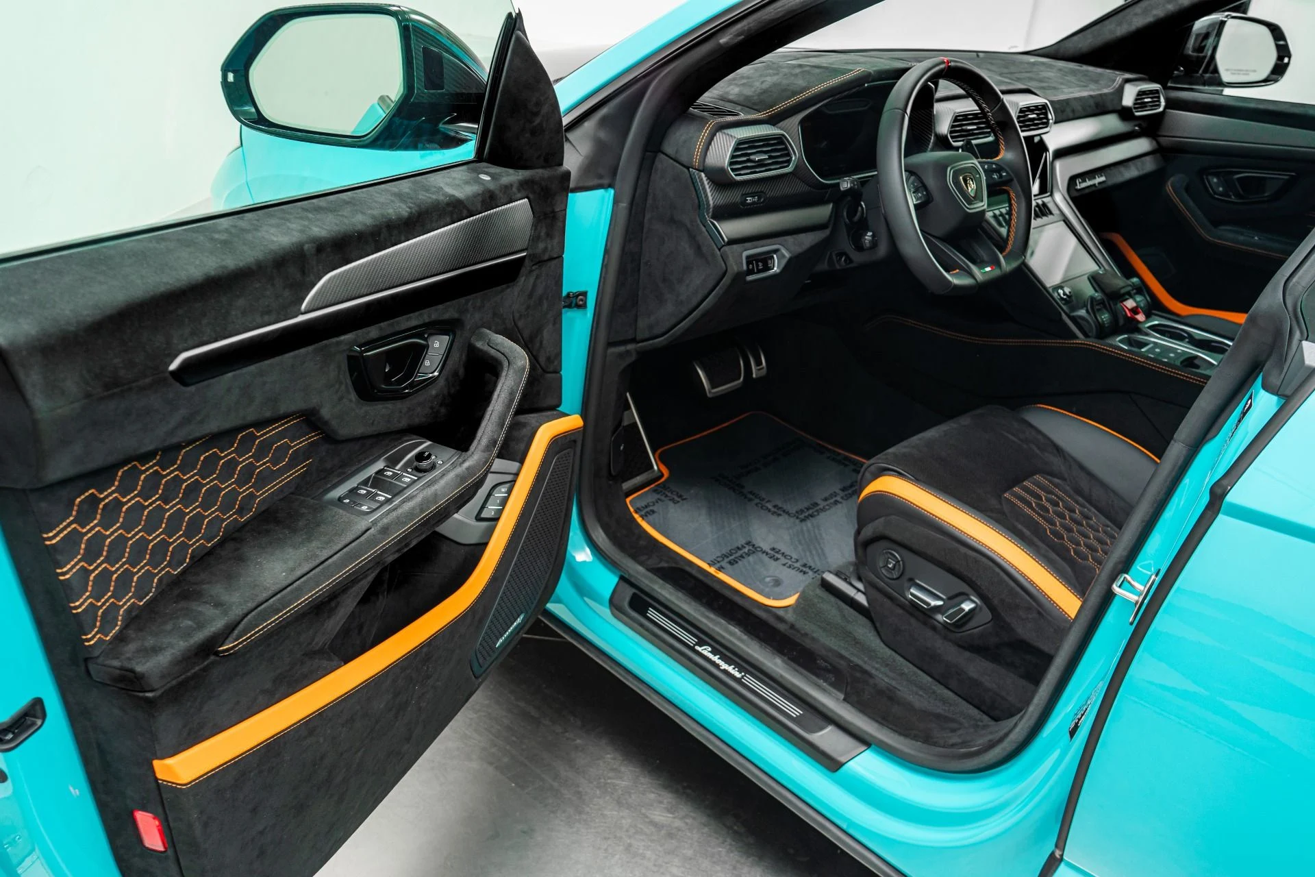 mph022_3192224548_Used_2024_Lamborghini_Urus_Performante_Ad_Pesonam_Color_Very_Low_Miles_1780696041_6938f430df