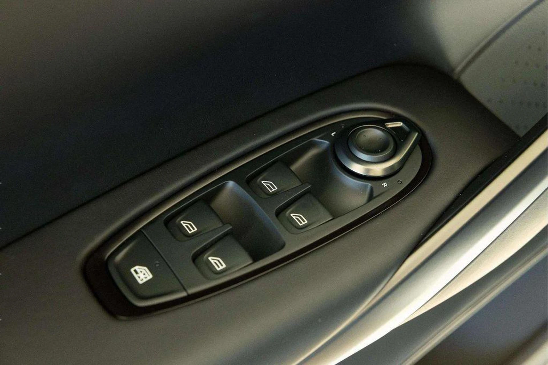 mph022_3194995849_x_ct0wad_P_Tv_D2_VTB_Nxw_N_Gm0_Aok_fa9b22397f