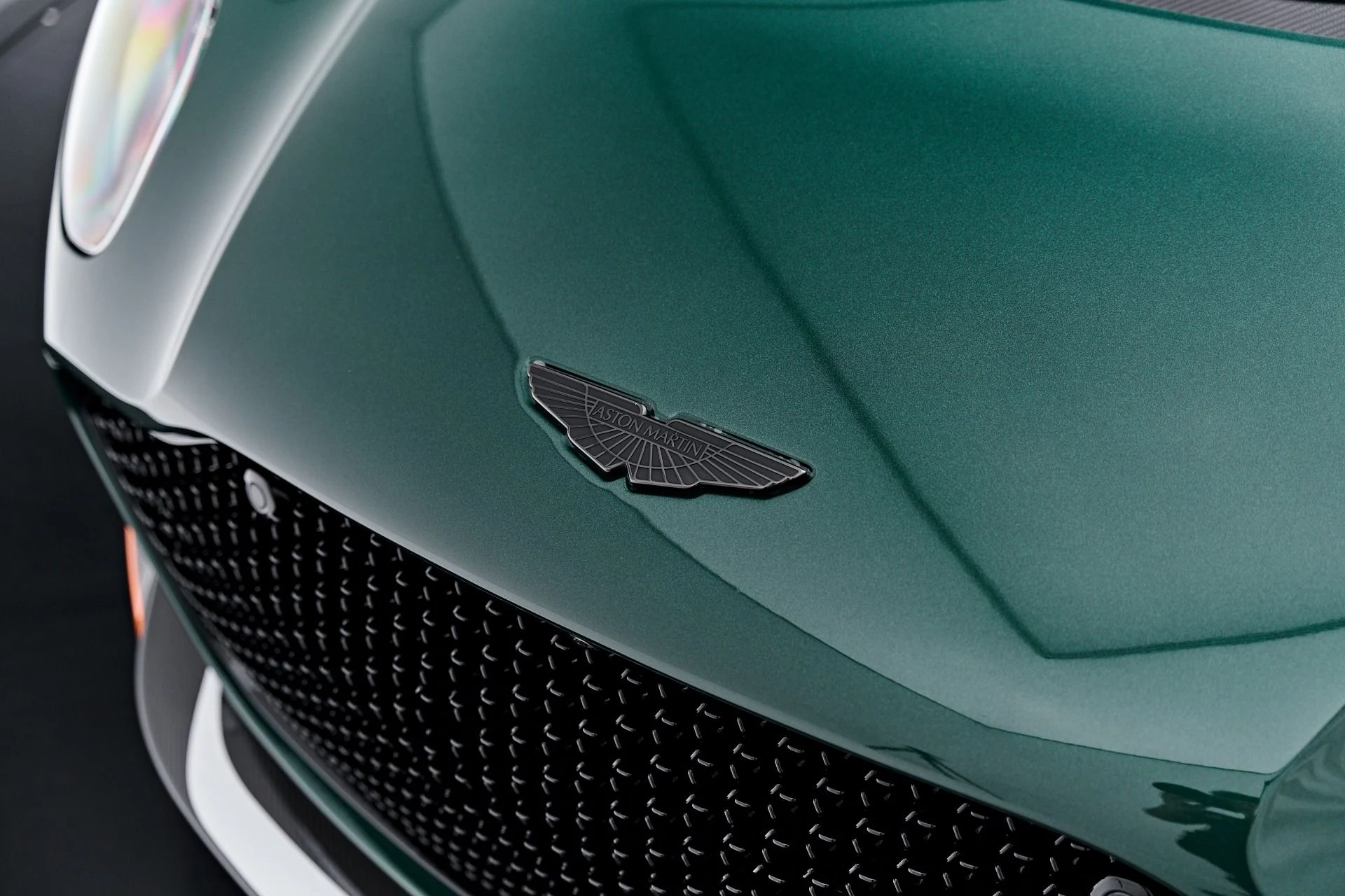 mph022_320191452_Used_2023_Aston_Martin_DBS_Ultimate_1787789369_bc4b871323