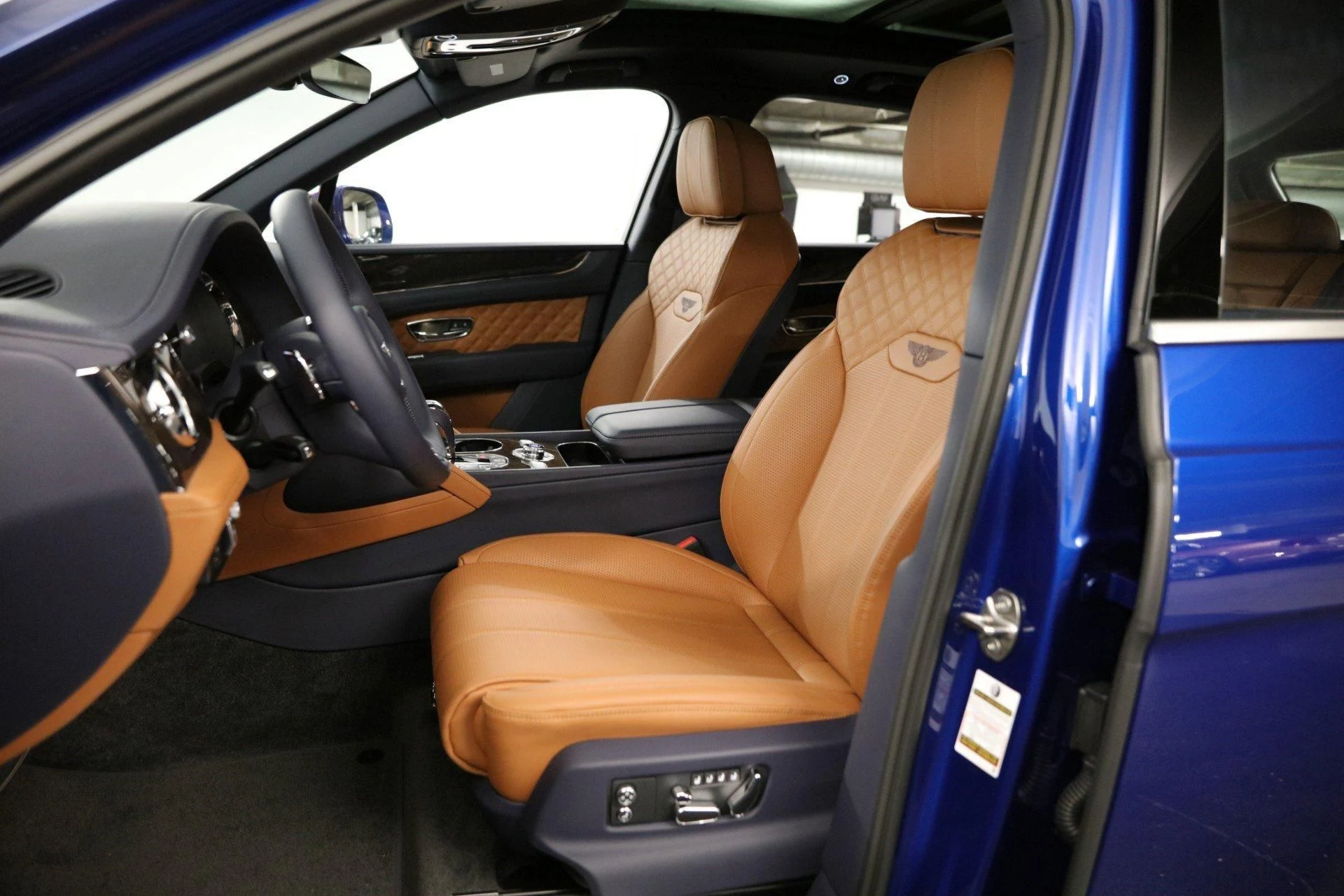 mph022_3211333656_Used_2022_Bentley_Bentayga_V8_1678278182_a5e33e79e8