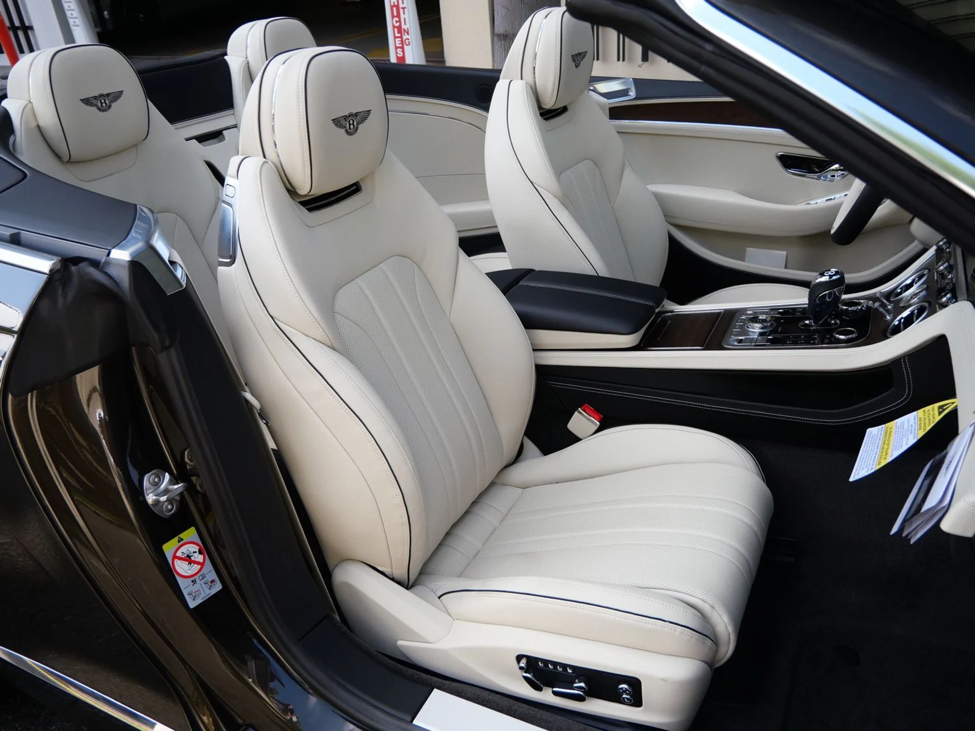 mph022_3212478747_4d736aff9b479f71660e3f7dd26f4511x_1adecb6a00