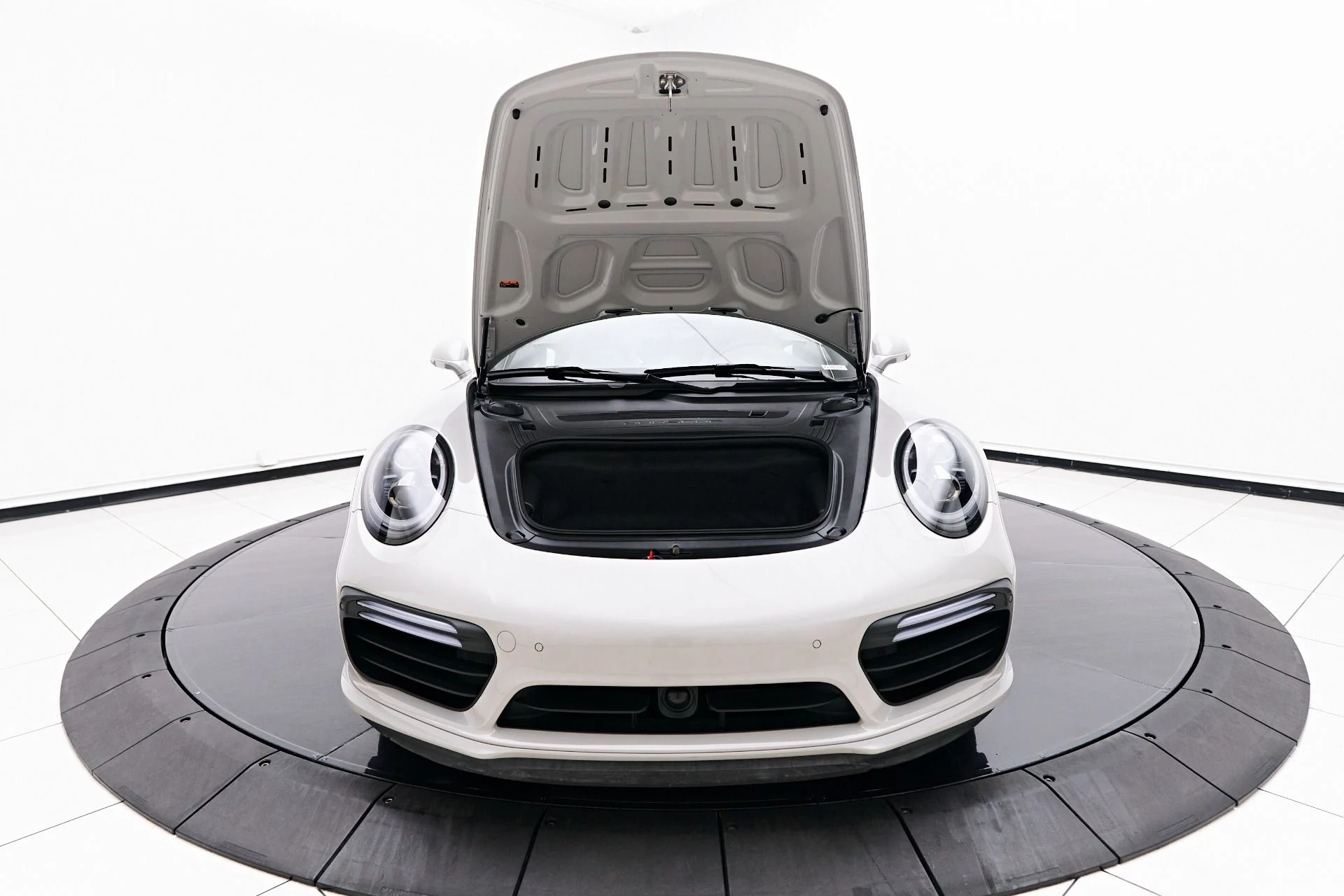 mph022_3221780560_Used_2019_Porsche_911_Turbo_1757547204_da6bce8767