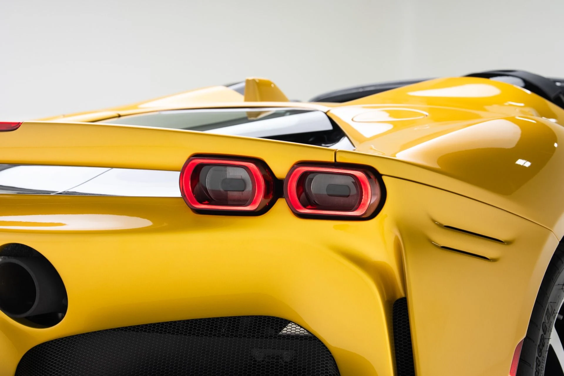 mph022_3230402260_Used_2023_Ferrari_SF_90_Spider_1770940760_22ae1ab471