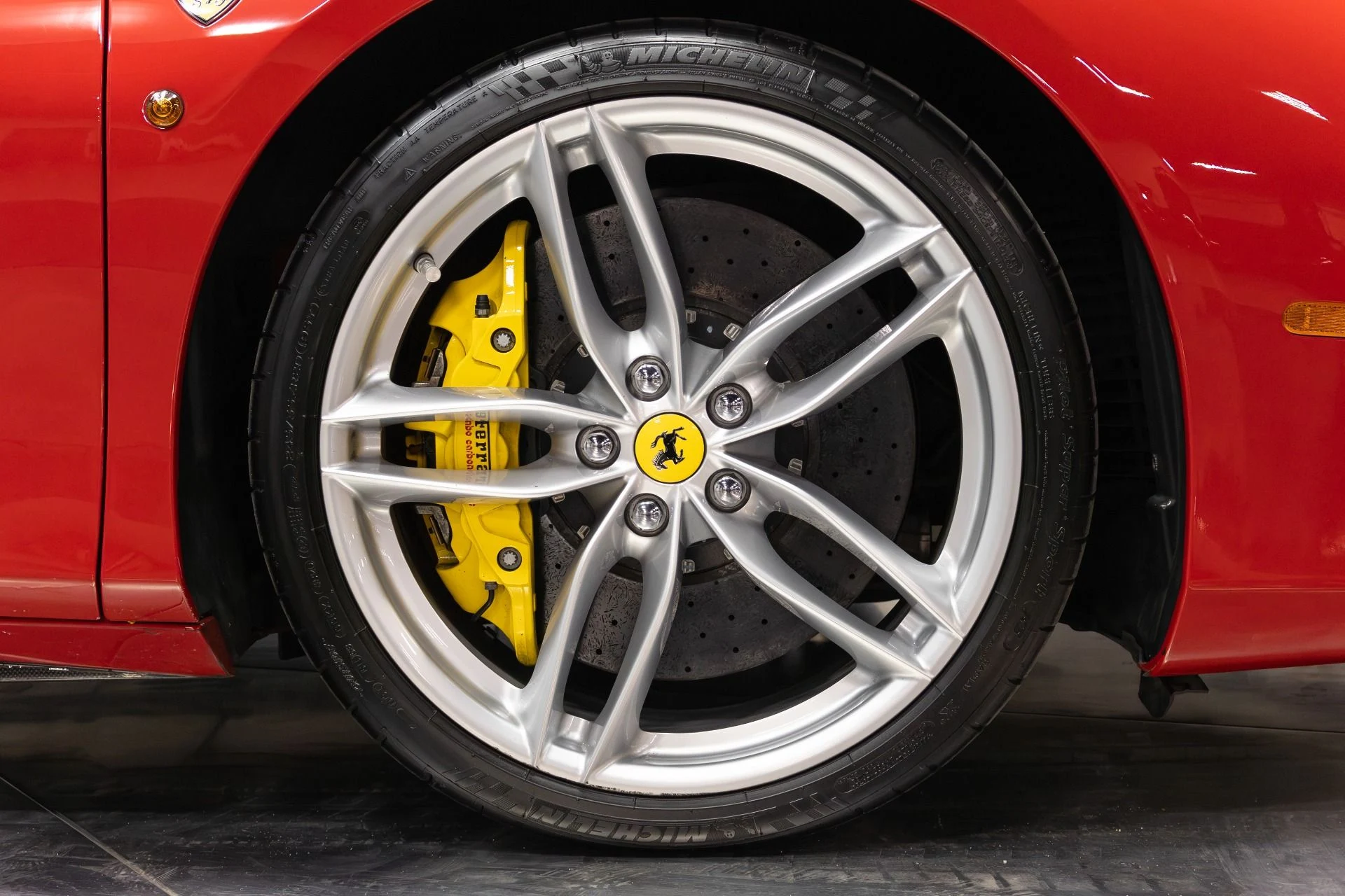 mph022_3233271919_Used_2016_Ferrari_488_Spider_Base_1761761297_fdece5a53f