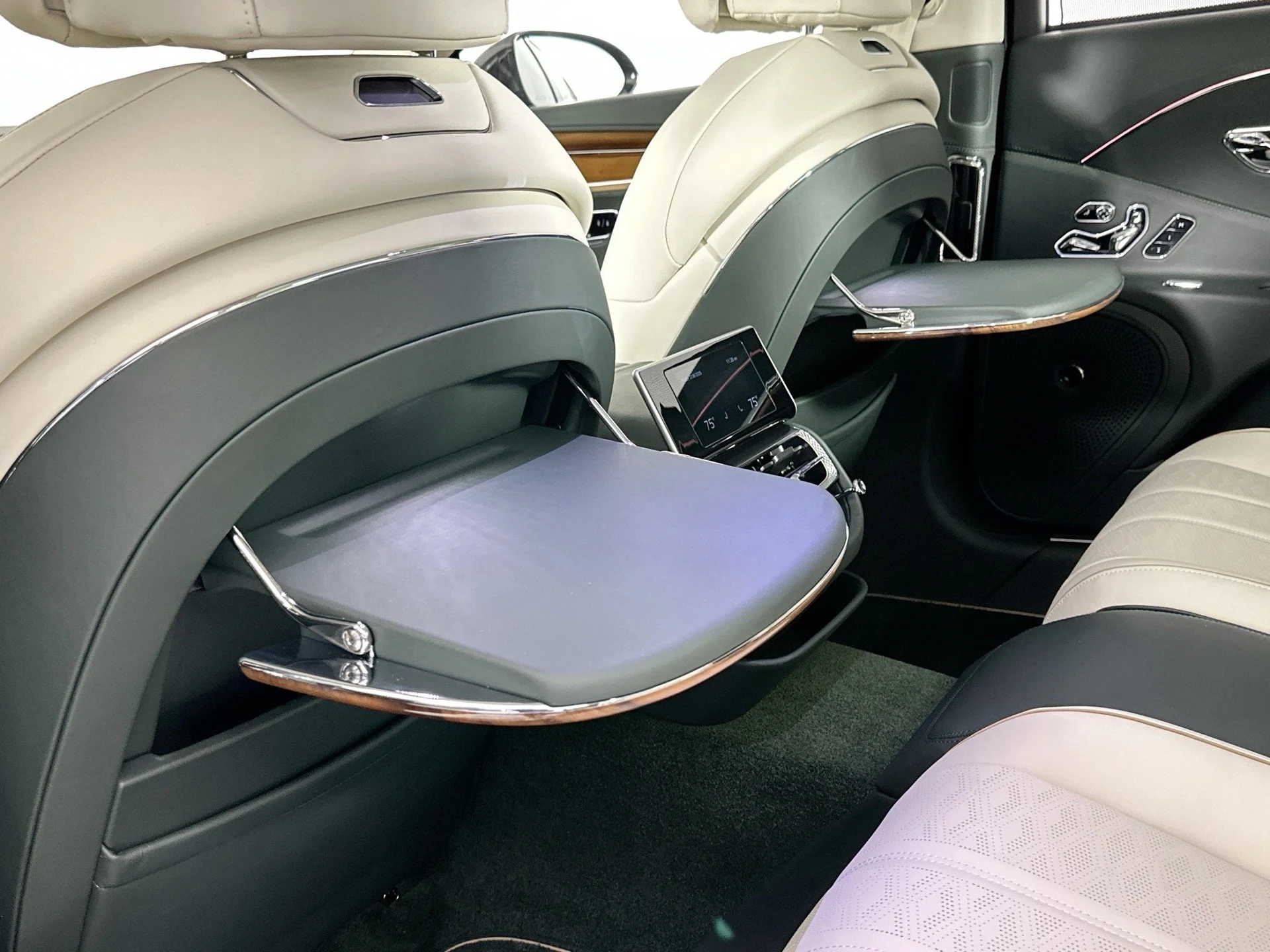 mph022_3233853615_23_9238520ce9