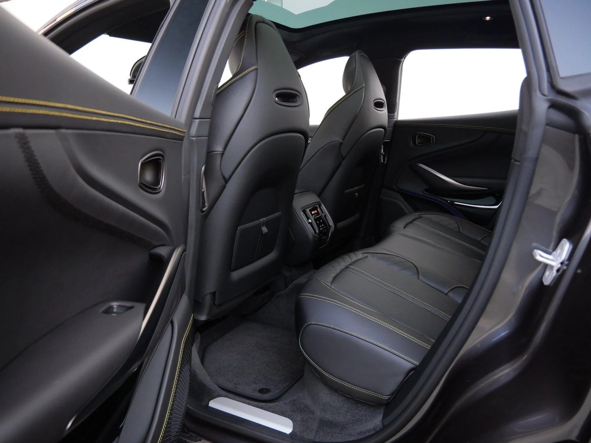 mph022_3248813365_f681f7c01610960cd274dc7ba1e08977x_02caeb4540